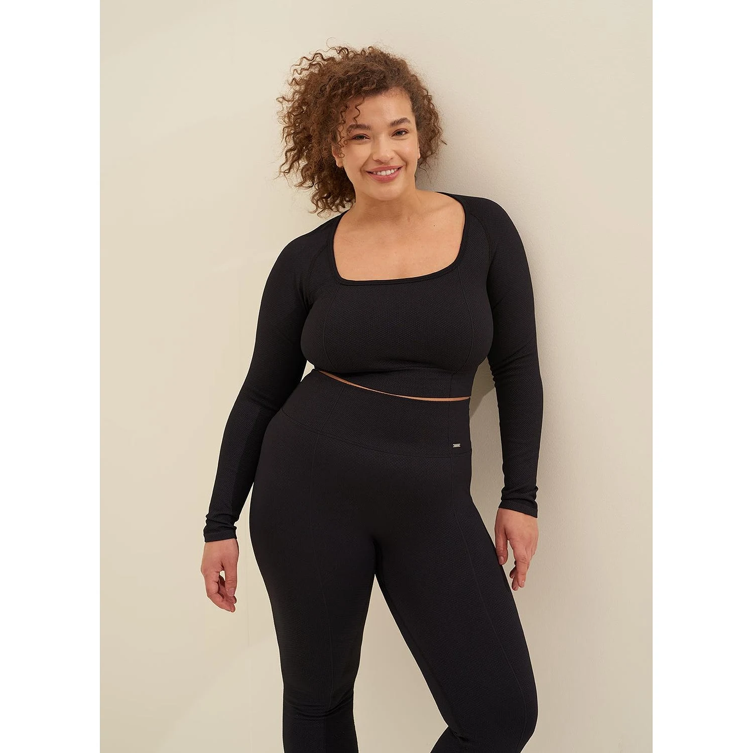 Black Luxe Seamless Crop Long Sleeve