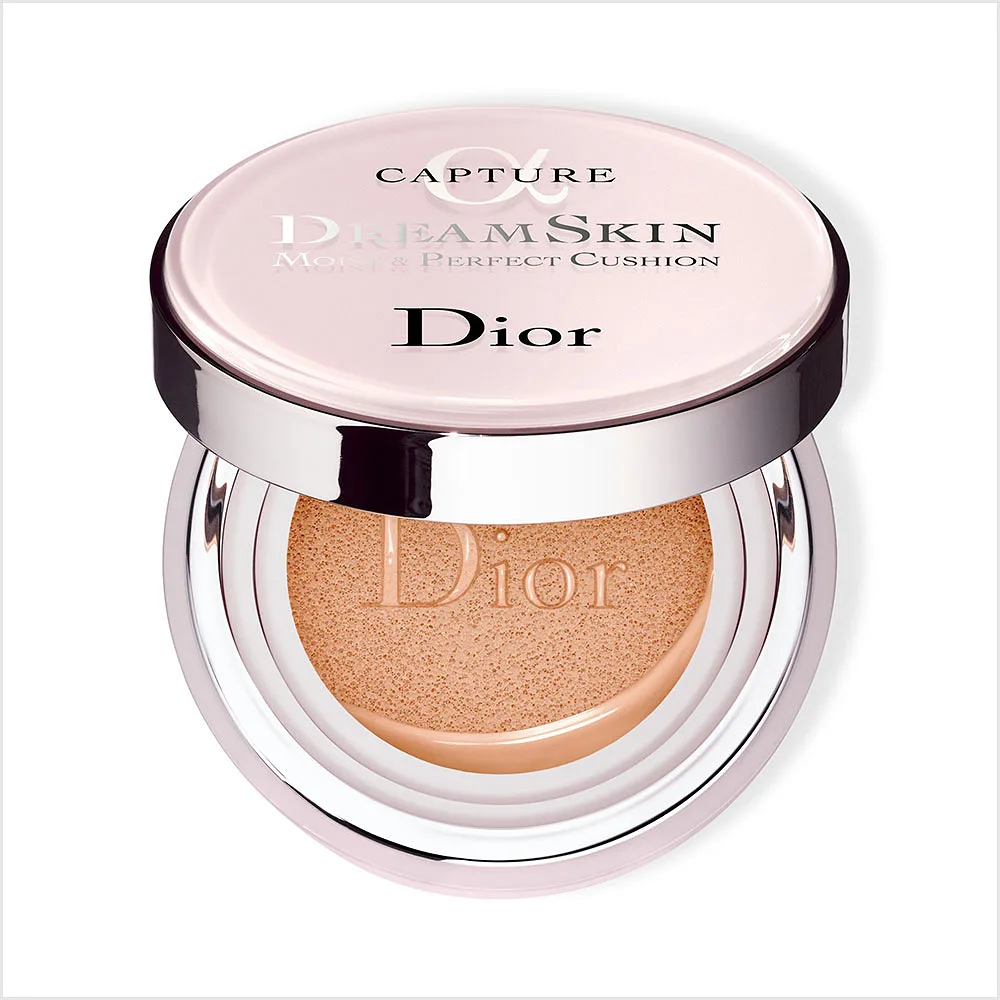 Capture Dreamskin Moist & Perfect Cushion SPF 50 – PA+++