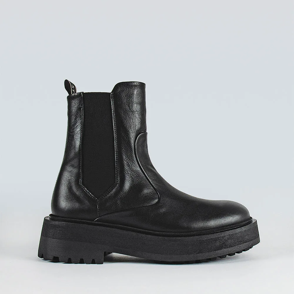 Inez Boot