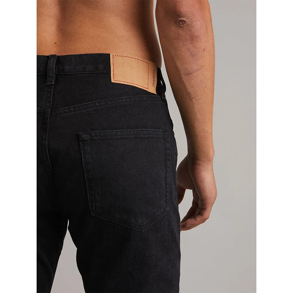 TM005 Tapered Jeans