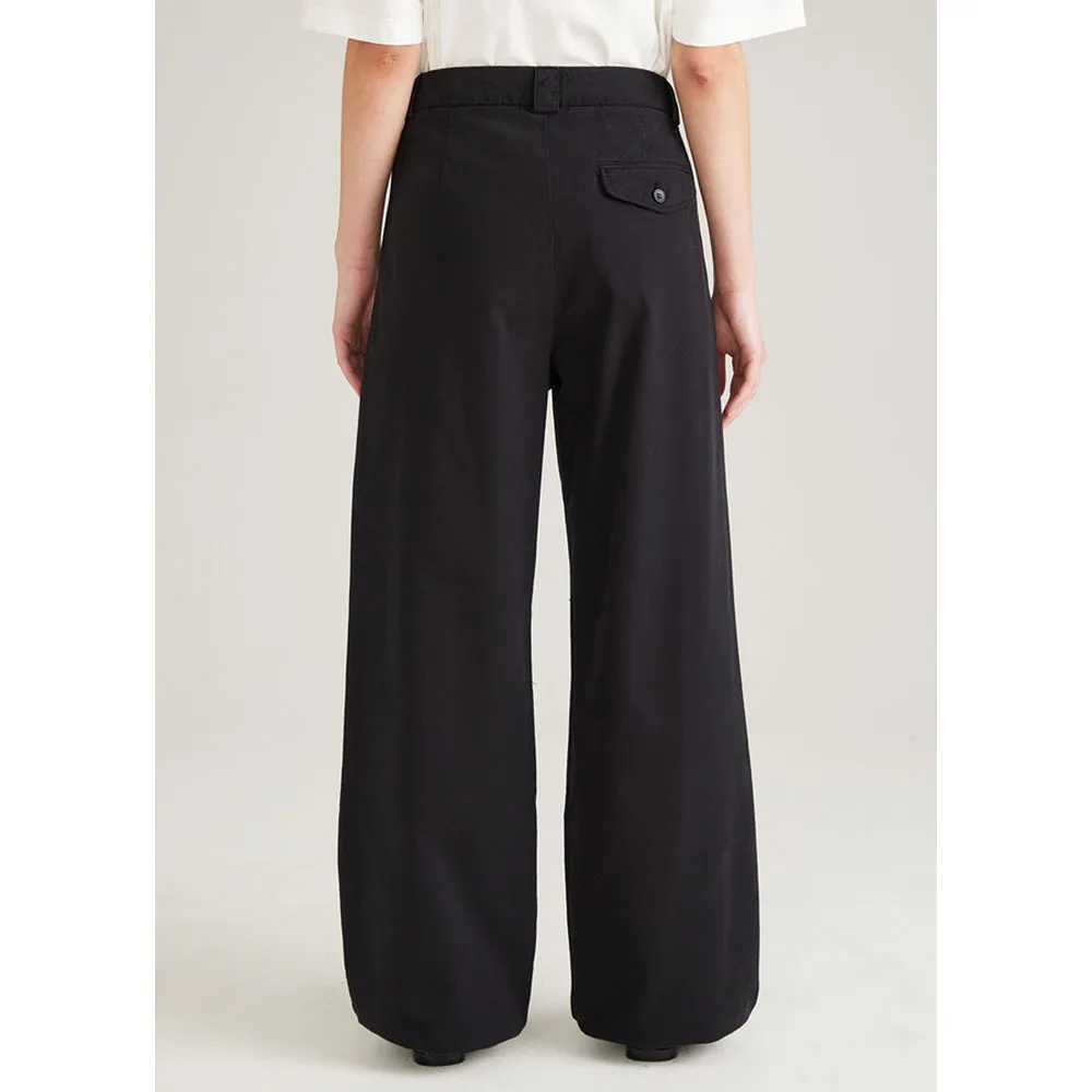 Novel Trousers