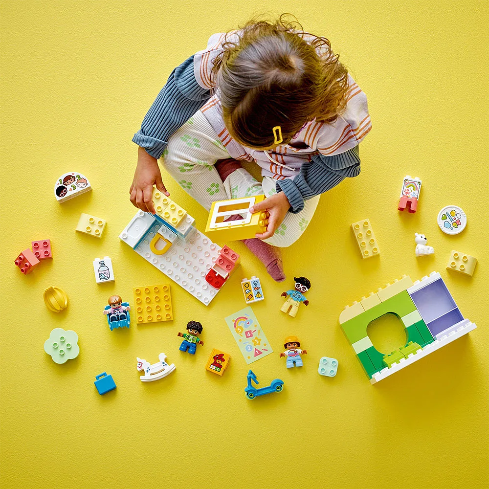 DUPLO® Town Livet på förskolan 10992 Bygg- och lekset