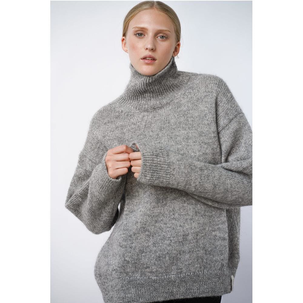 Oma Knitted Turtleneck - Grey