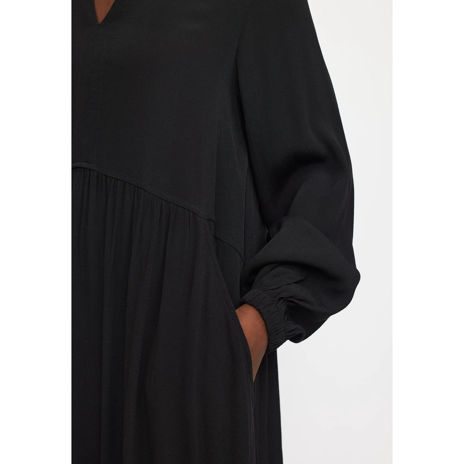 Srinaya Midi Dress - Black