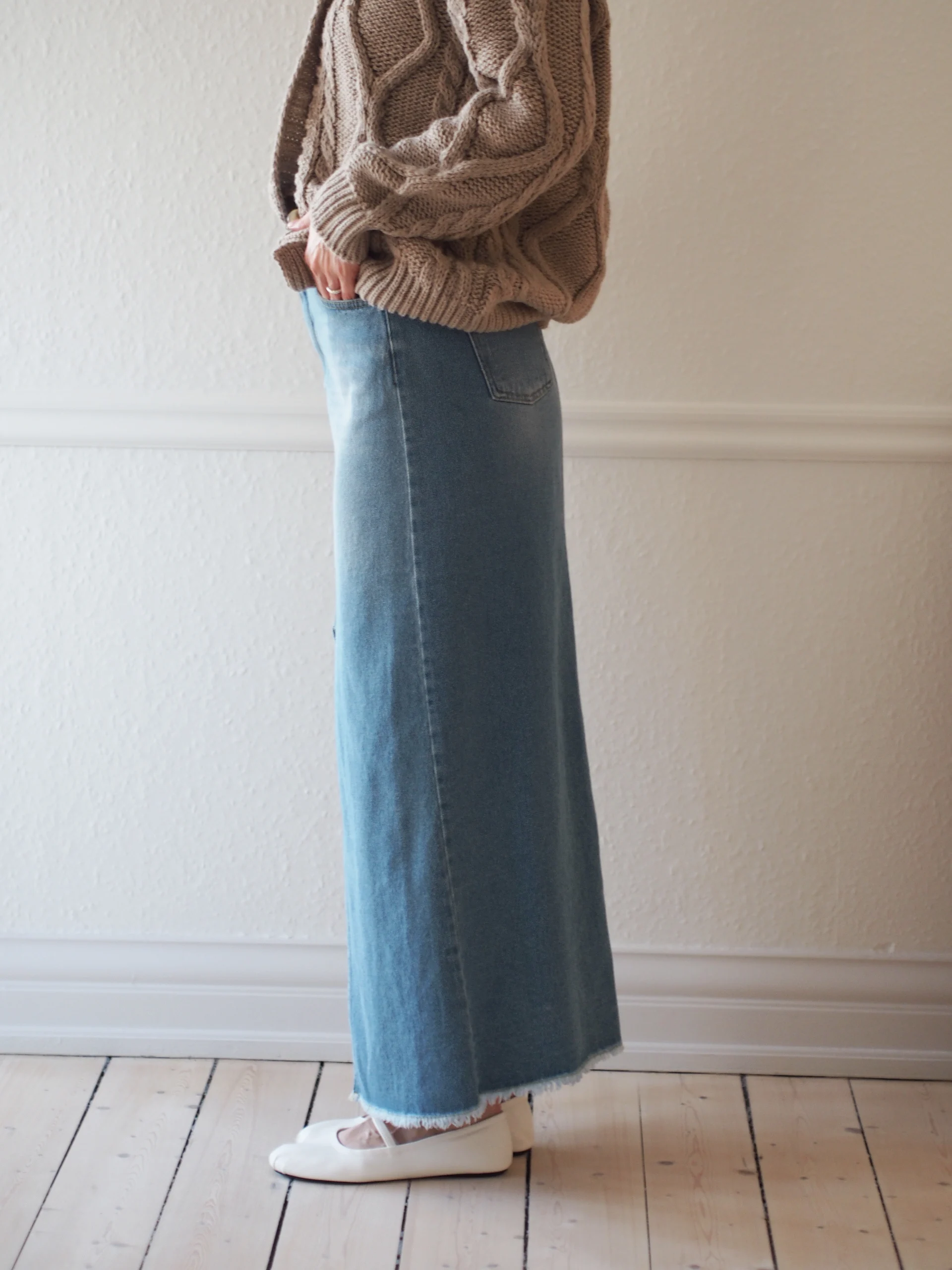 Carla, Long Cardigan Knit - Beige