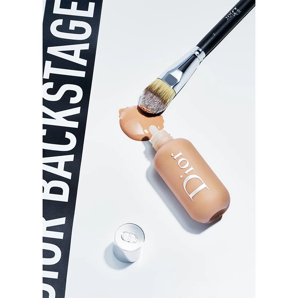 Backstage Light Coverage Foundation Brush