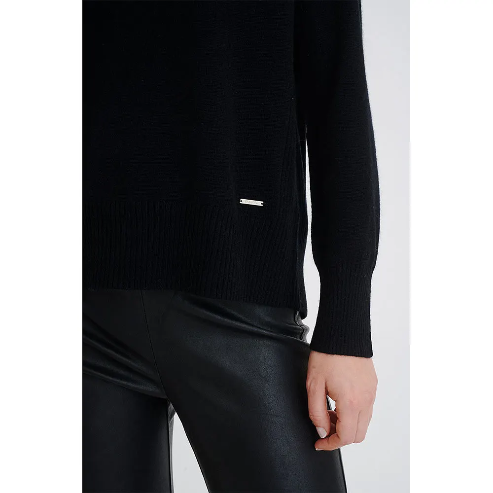 Lukka V-neck Pullover Premium Knit