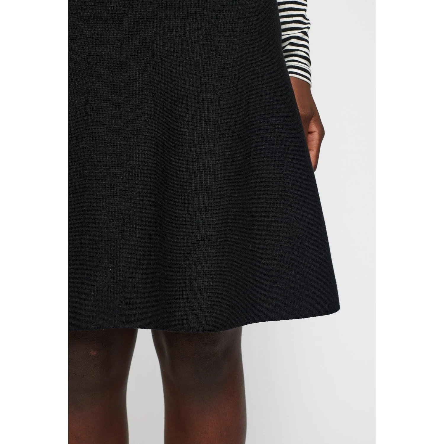 Srhenrietta Short Skirt - Black