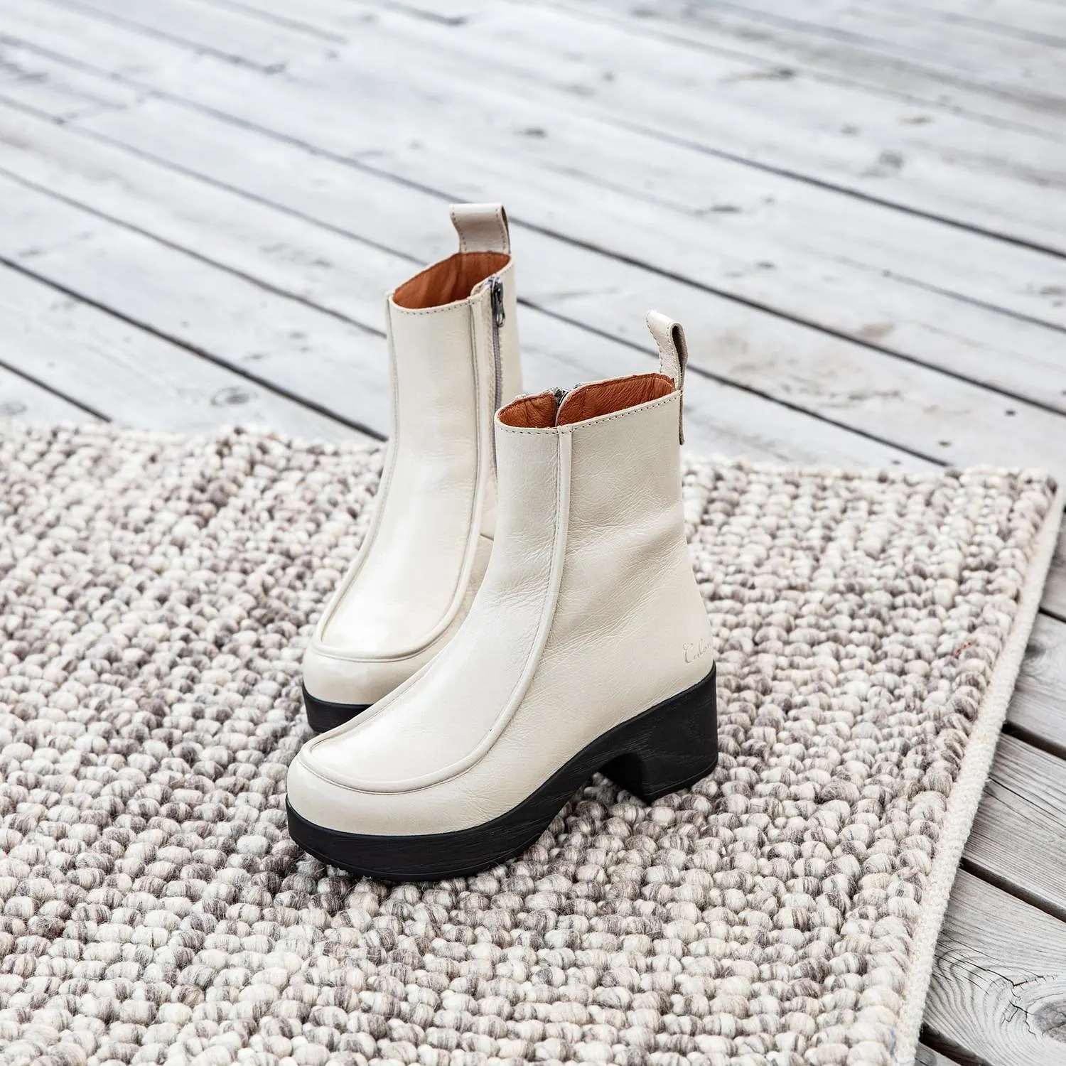 Viola Boot Patent White