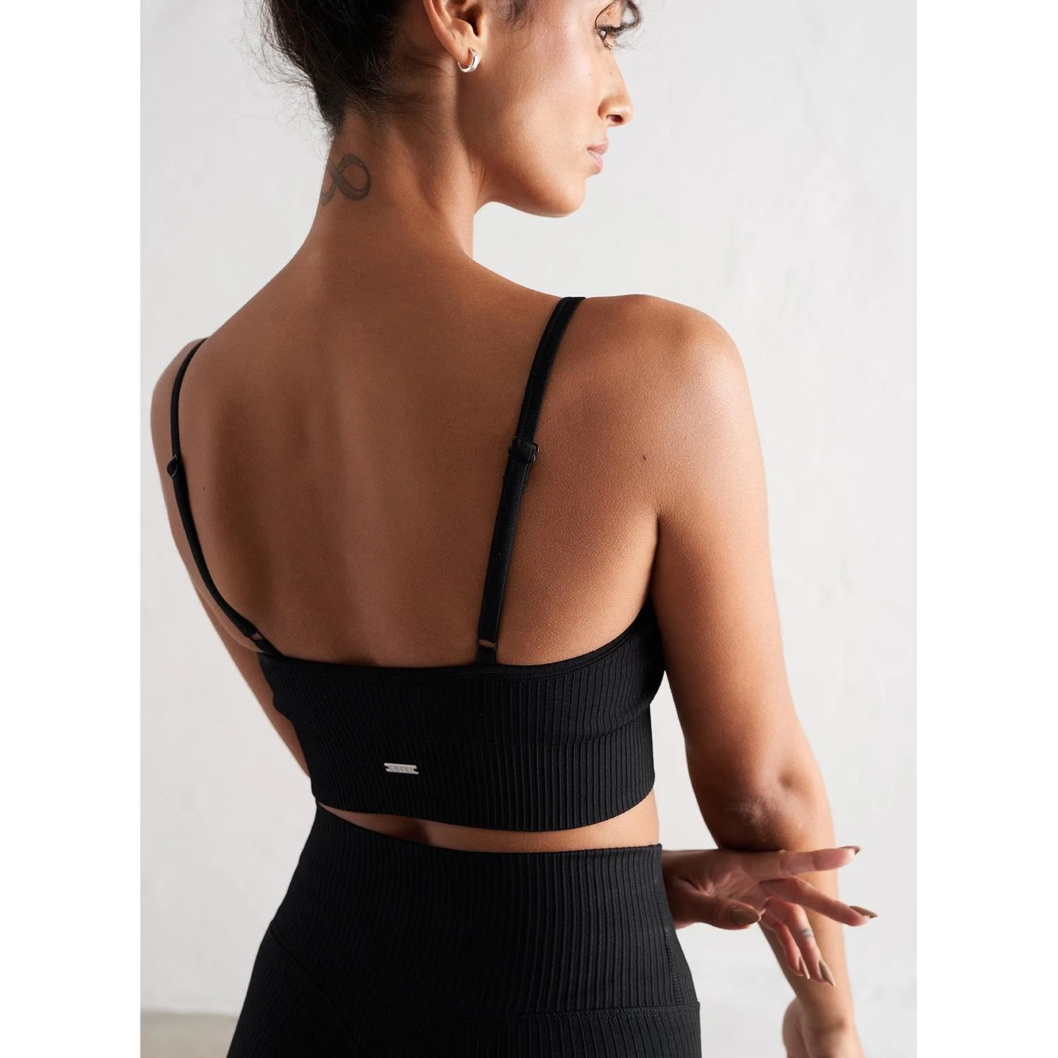 Black Ribbed Seamless Strap Bra