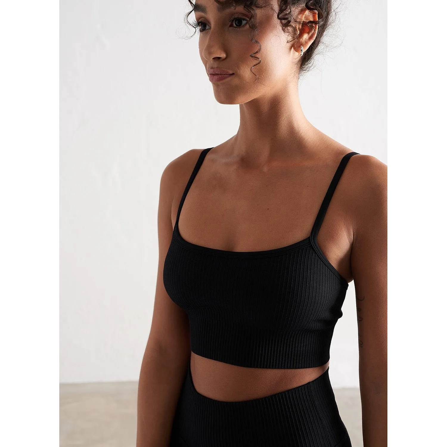 Black Ribbed Seamless Strap Bra