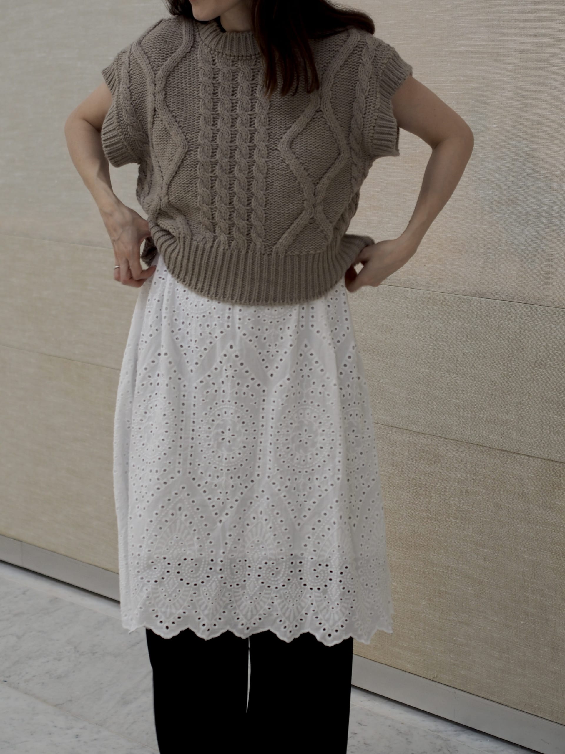 Carla, Vest Knit - Beige