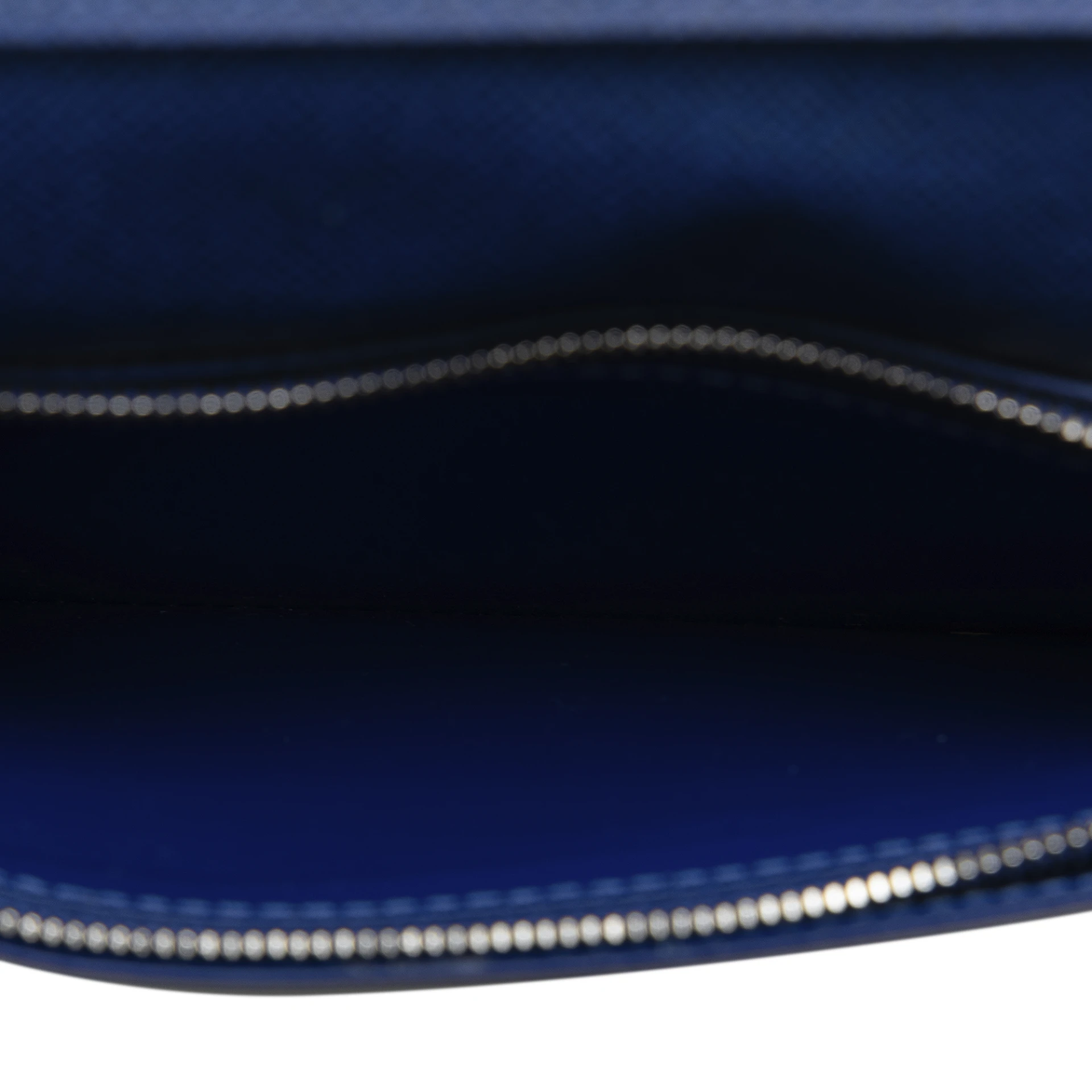 Louis Vuitton Taiga Portefeuille Brazza Bi-fold Long Wallet