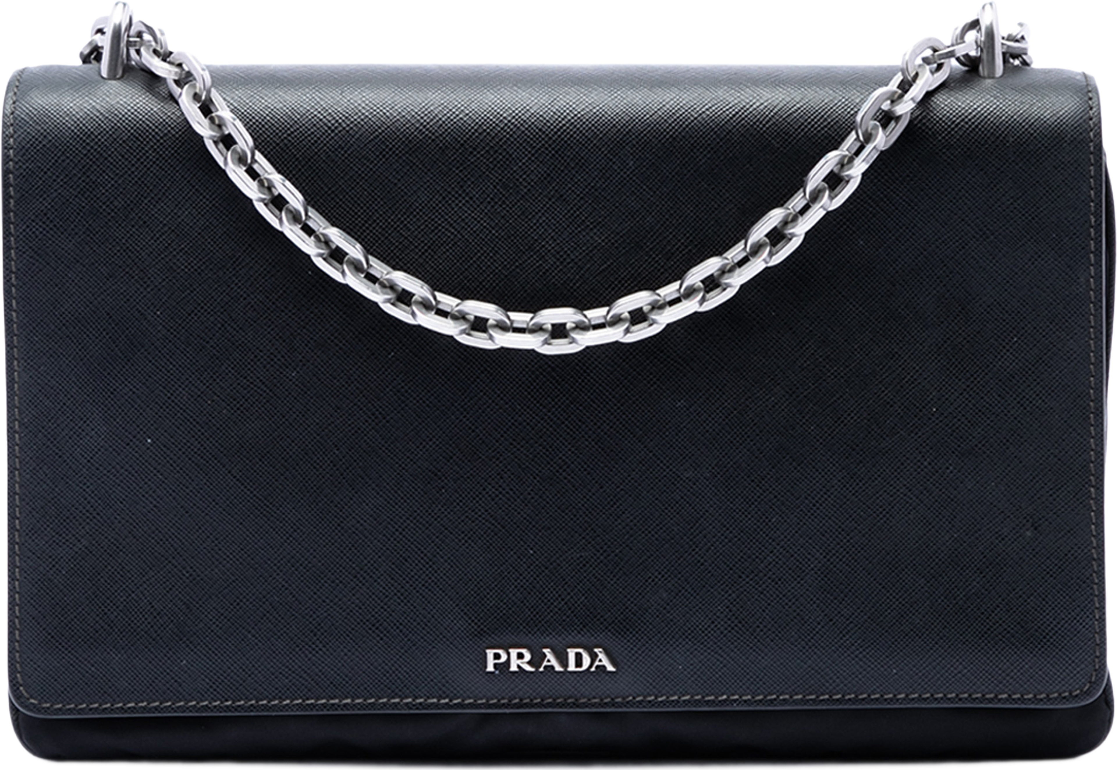 Prada Saffiano Lux And Tessuto Chain Crossbody, från Luxclusif, i färgen black. Klicka för att öppna bilden i stort format