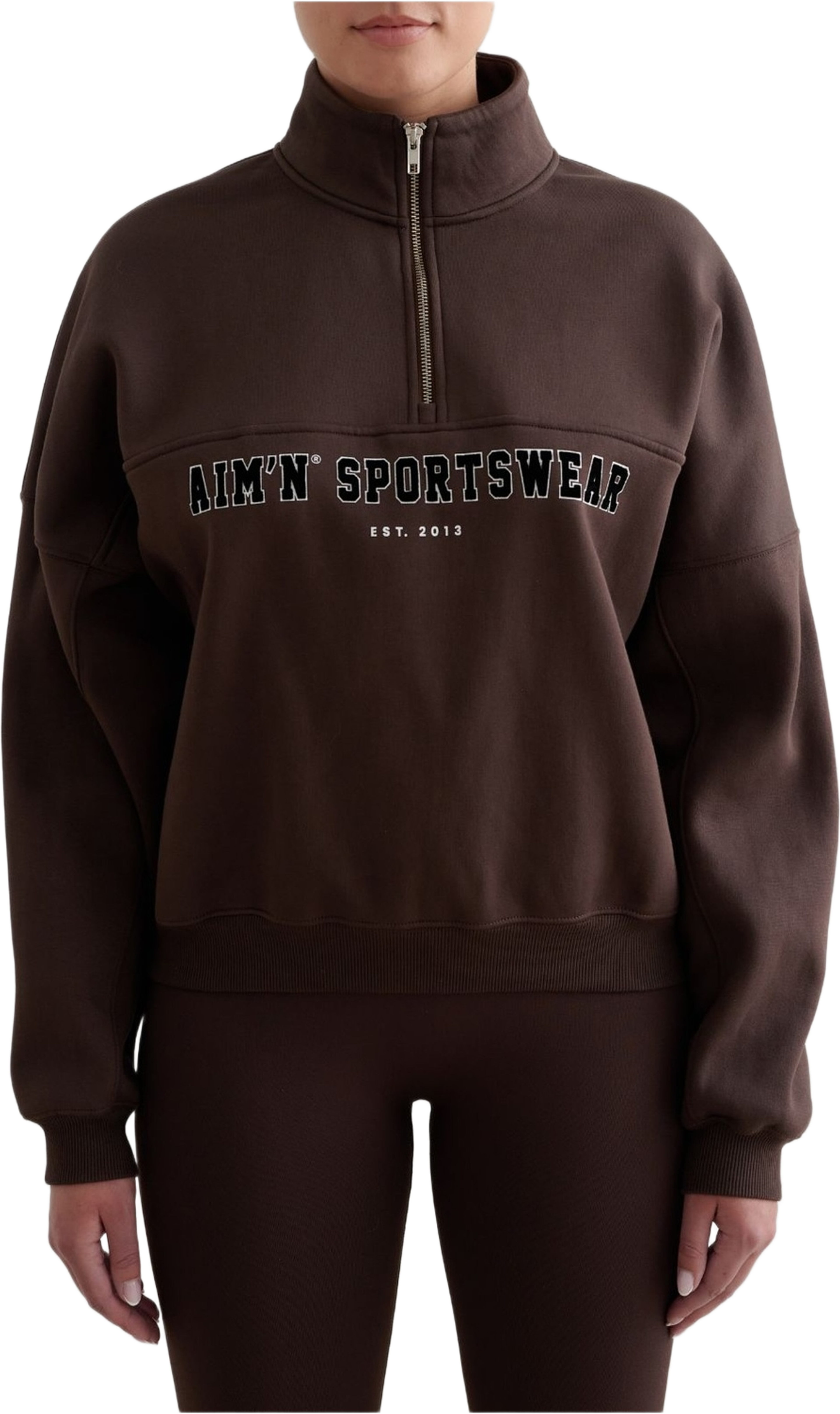 Varsity Sweat Half Zip, från aim'n, i färgen chocolate. Klicka för att öppna bilden i stort format