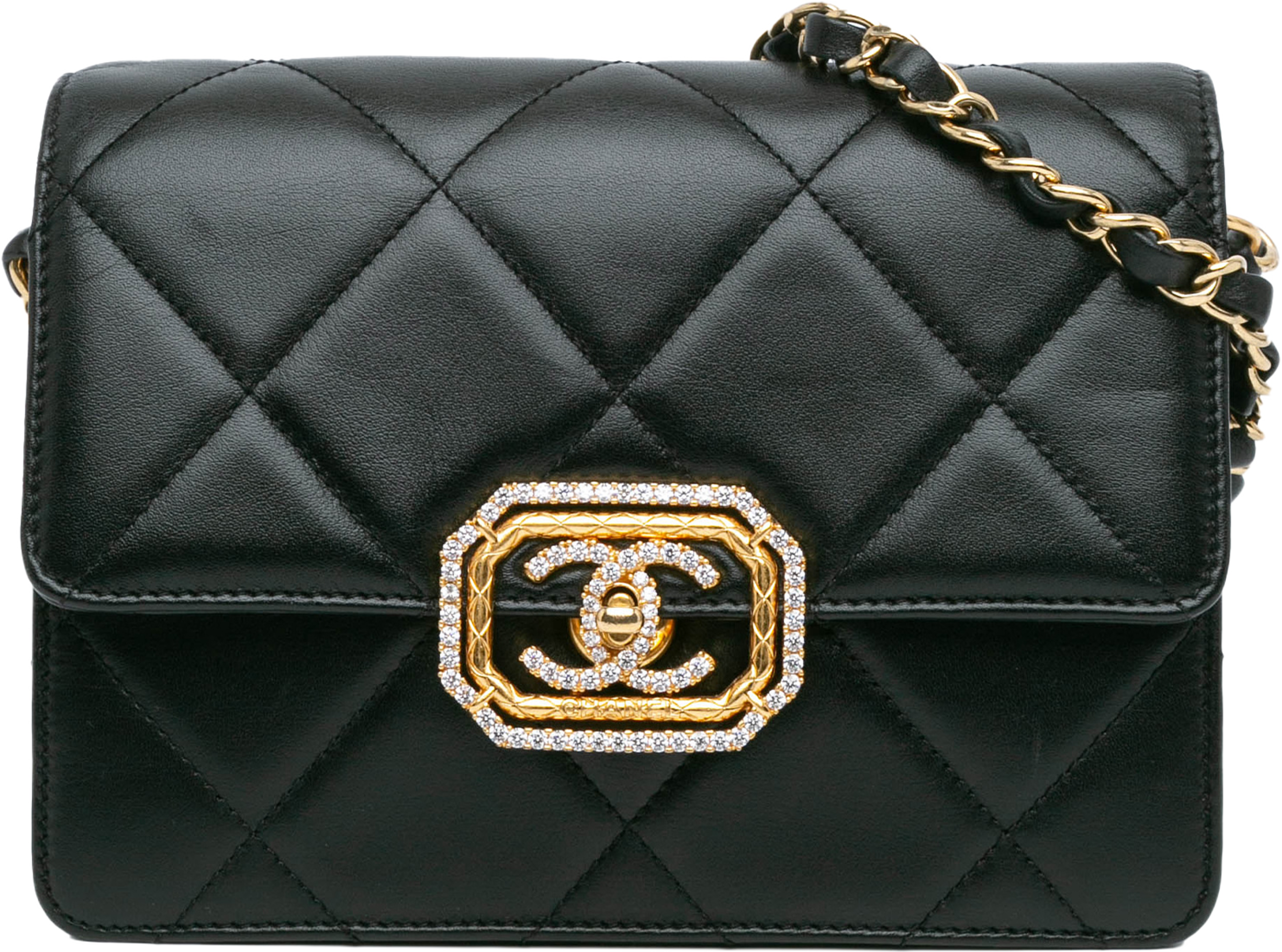 Chanel Quilted Lambskin Octagonal Buckle Crossbody, från Luxclusif, i färgen black. Klicka för att öppna bilden i stort format