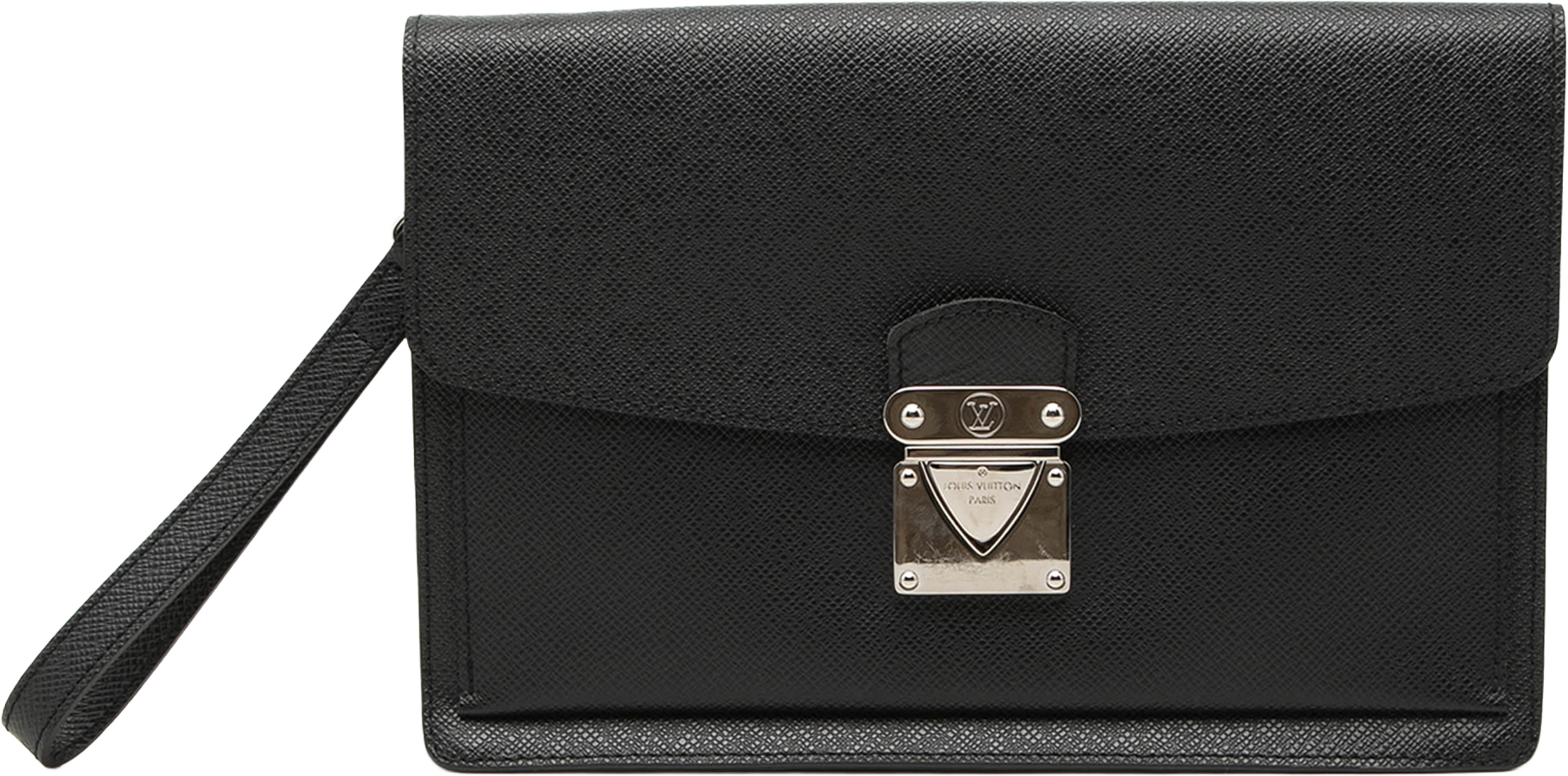 Louis Vuitton Taiga Belaia Clutch, från Luxclusif, i färgen black. Klicka för att öppna bilden i stort format