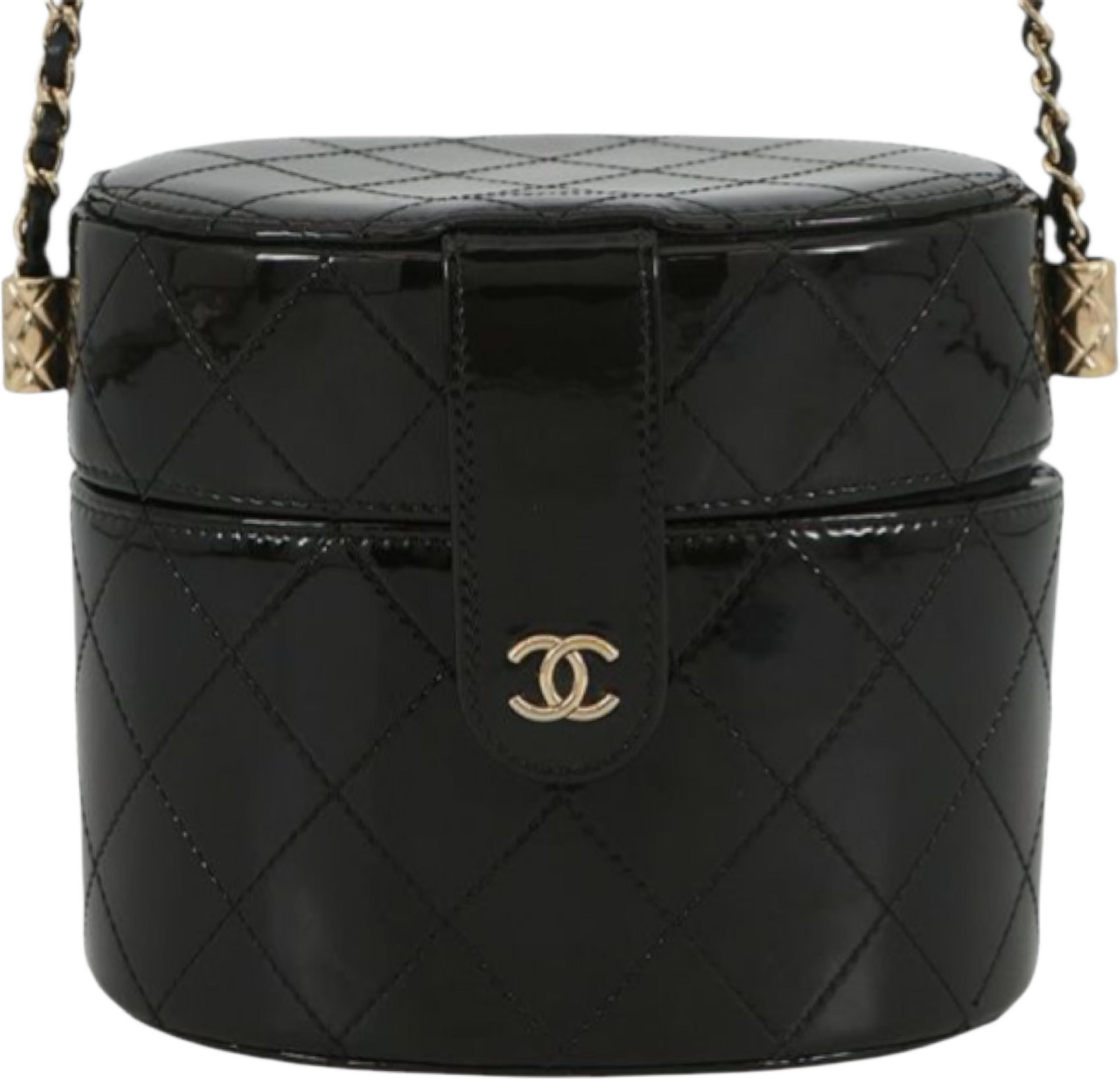 Chanel Cc Quilted Patent Round Vanity Clutch With Chain, från Luxclusif, i färgen black. Klicka för att öppna bilden i stort format