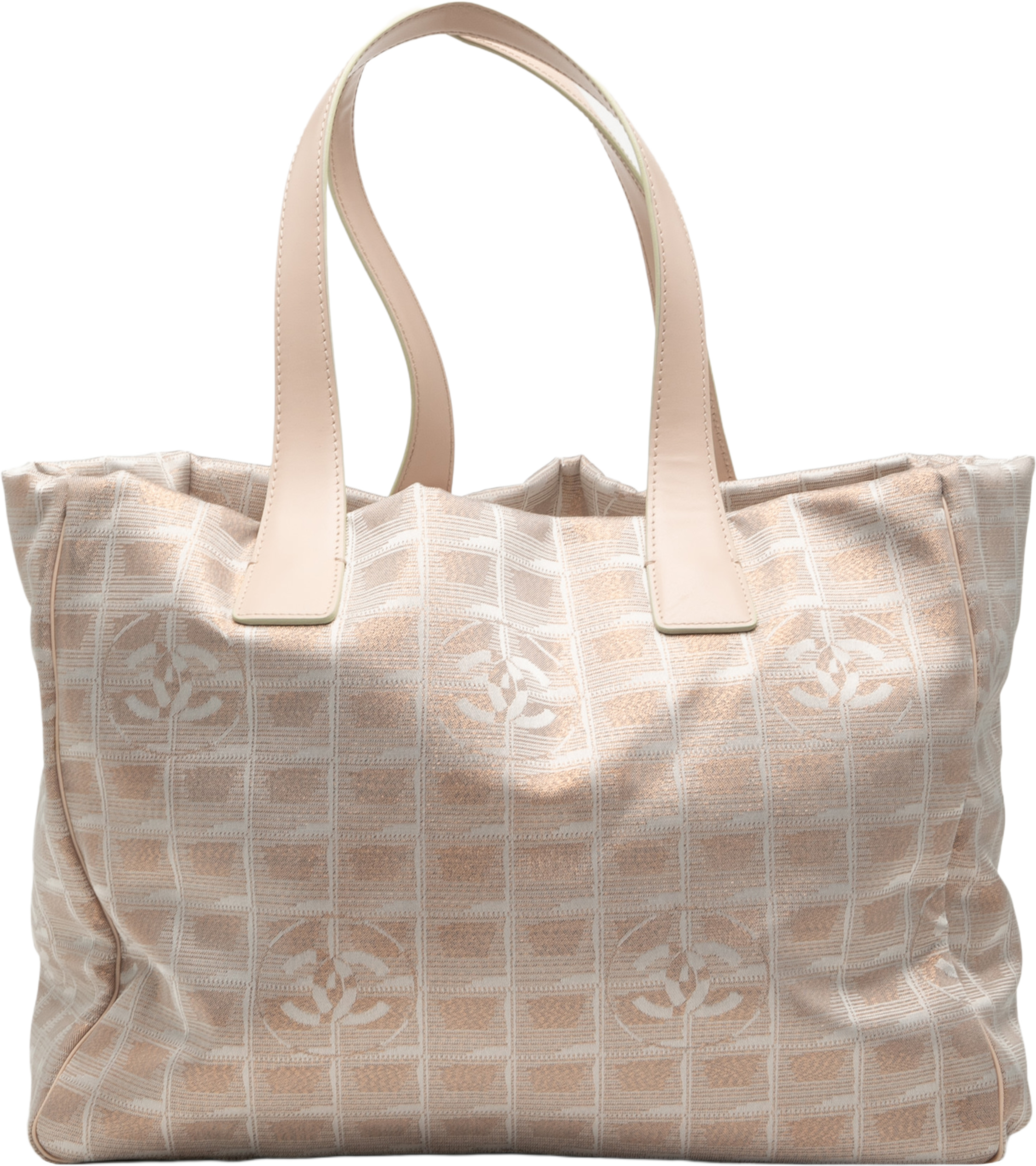 Chanel New Travel Line Nylon Tote, från Luxclusif, i färgen light beige. Klicka för att öppna bilden i stort format