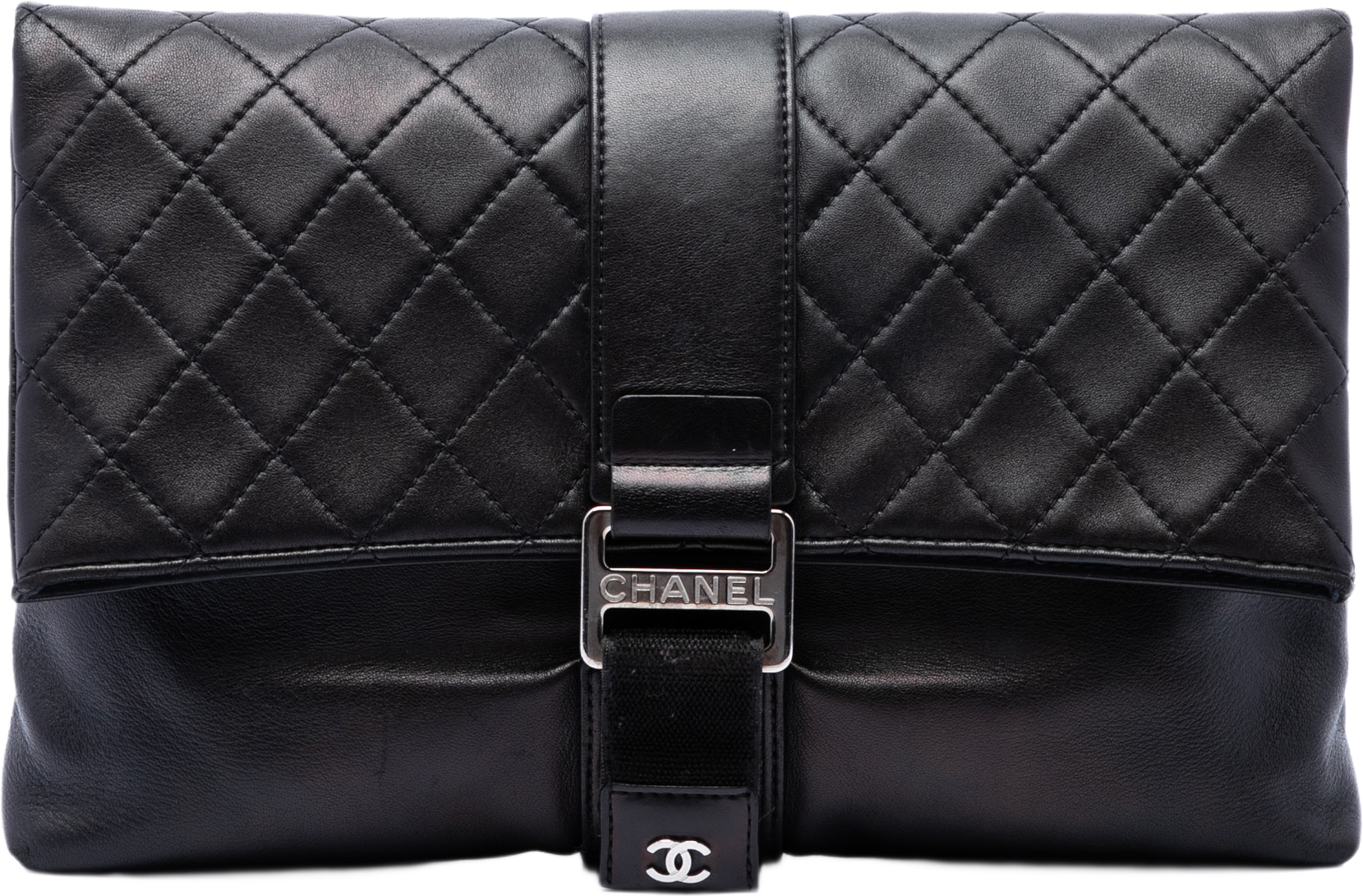 Chanel Quilted Lambskin Grip Clutch, från Luxclusif, i färgen svart. Klicka för att öppna bilden i stort format