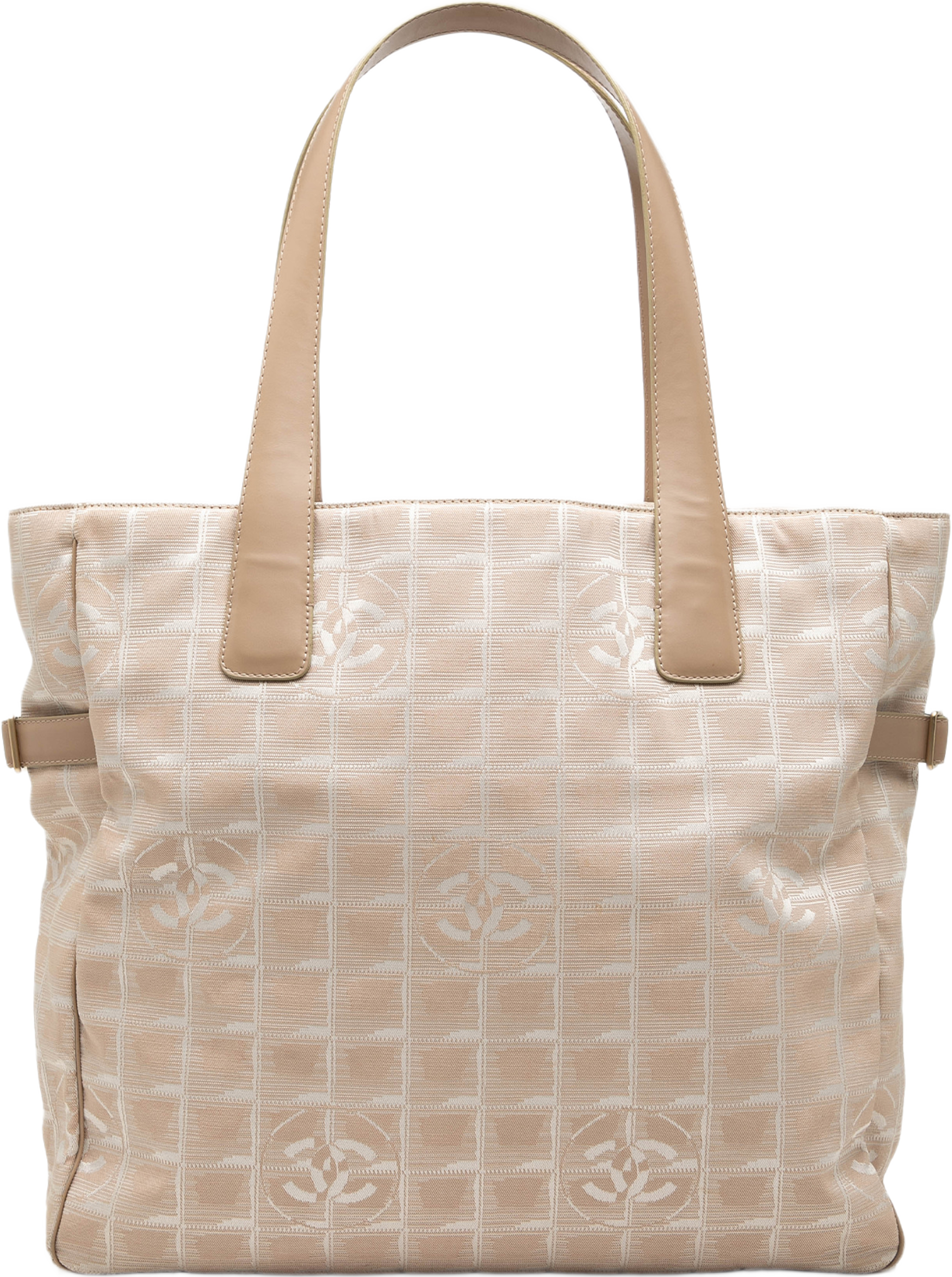 Chanel New Travel Line Nylon Tote, från Luxclusif, i färgen beige. Klicka för att öppna bilden i stort format