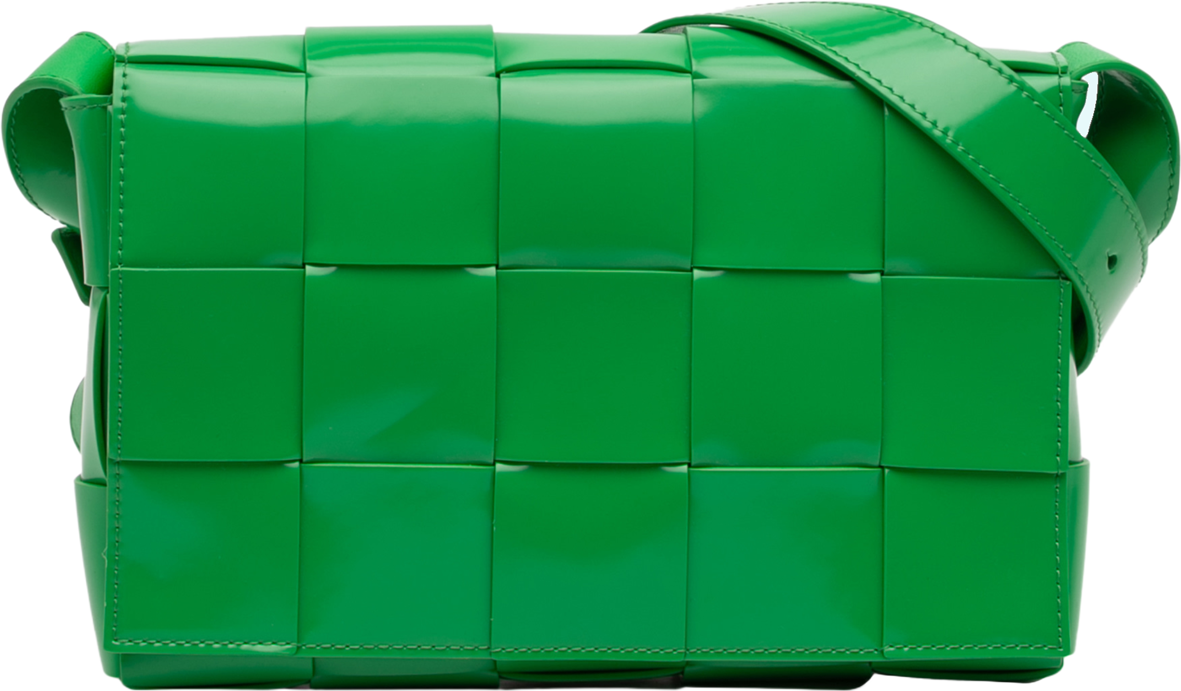 Bottega Veneta Patent Intrecciato Cassette Crossbody, från Luxclusif, i färgen lime. Klicka för att öppna bilden i stort format