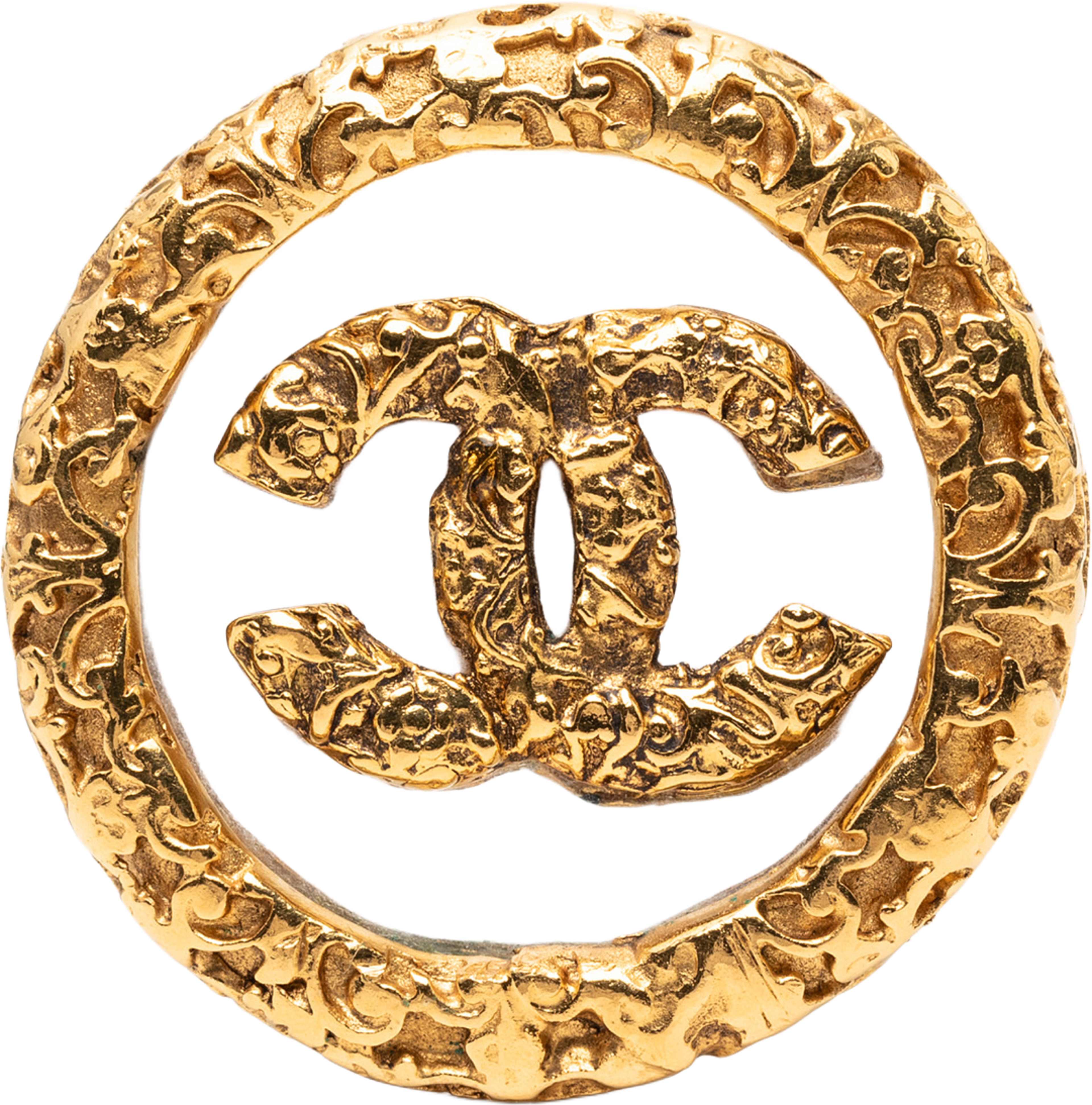 Chanel Cc Gold Plated Lava Circle Brooch, från Luxclusif, i färgen gold. Klicka för att öppna bilden i stort format