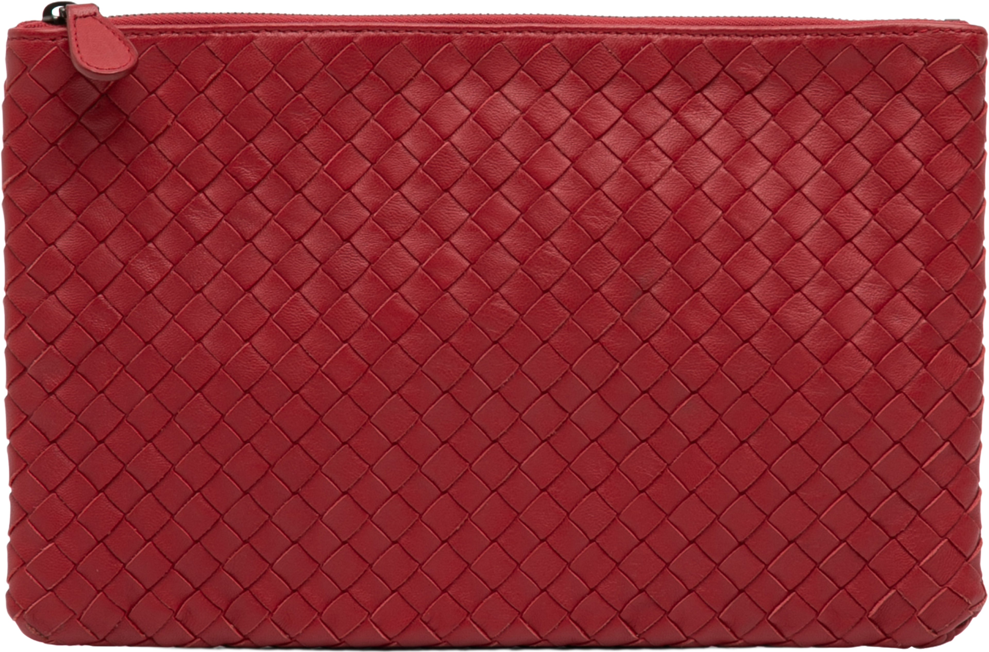 Bottega Veneta Nappa Intrecciato Clutch, från Luxclusif, i färgen red. Klicka för att öppna bilden i stort format