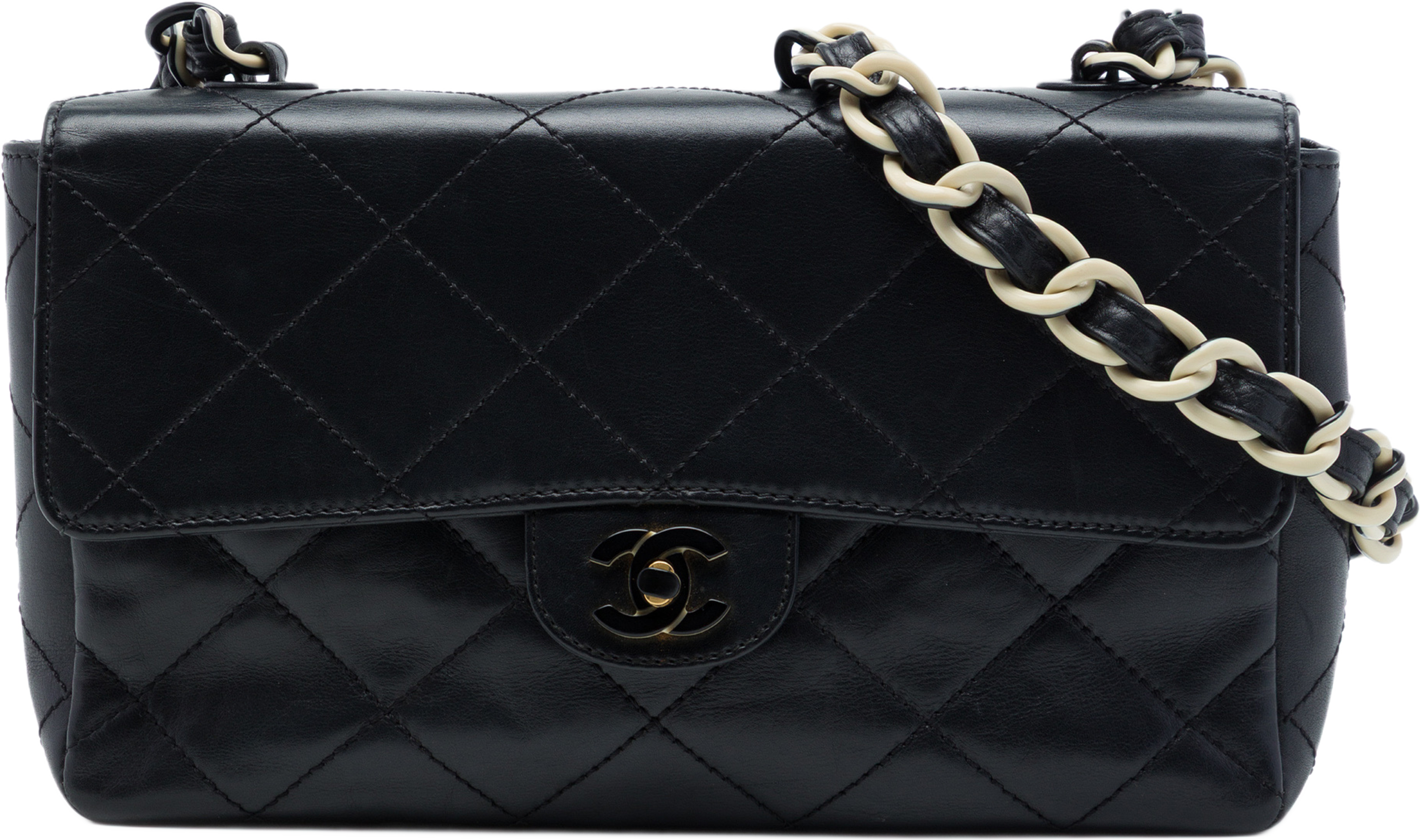 Chanel Medium Quilted Lambskin Resin Chain Single Flap, från Luxclusif, i färgen svart. Klicka för att öppna bilden i stort format