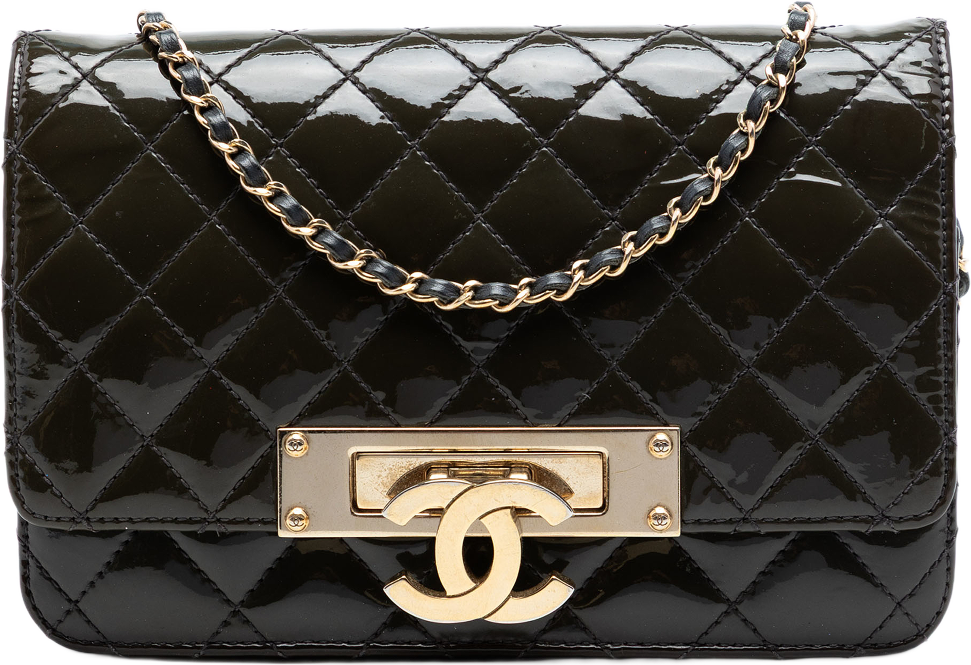 Chanel Quilted Patent Golden Class Wallet On Chain, från Luxclusif, i färgen black. Klicka för att öppna bilden i stort format