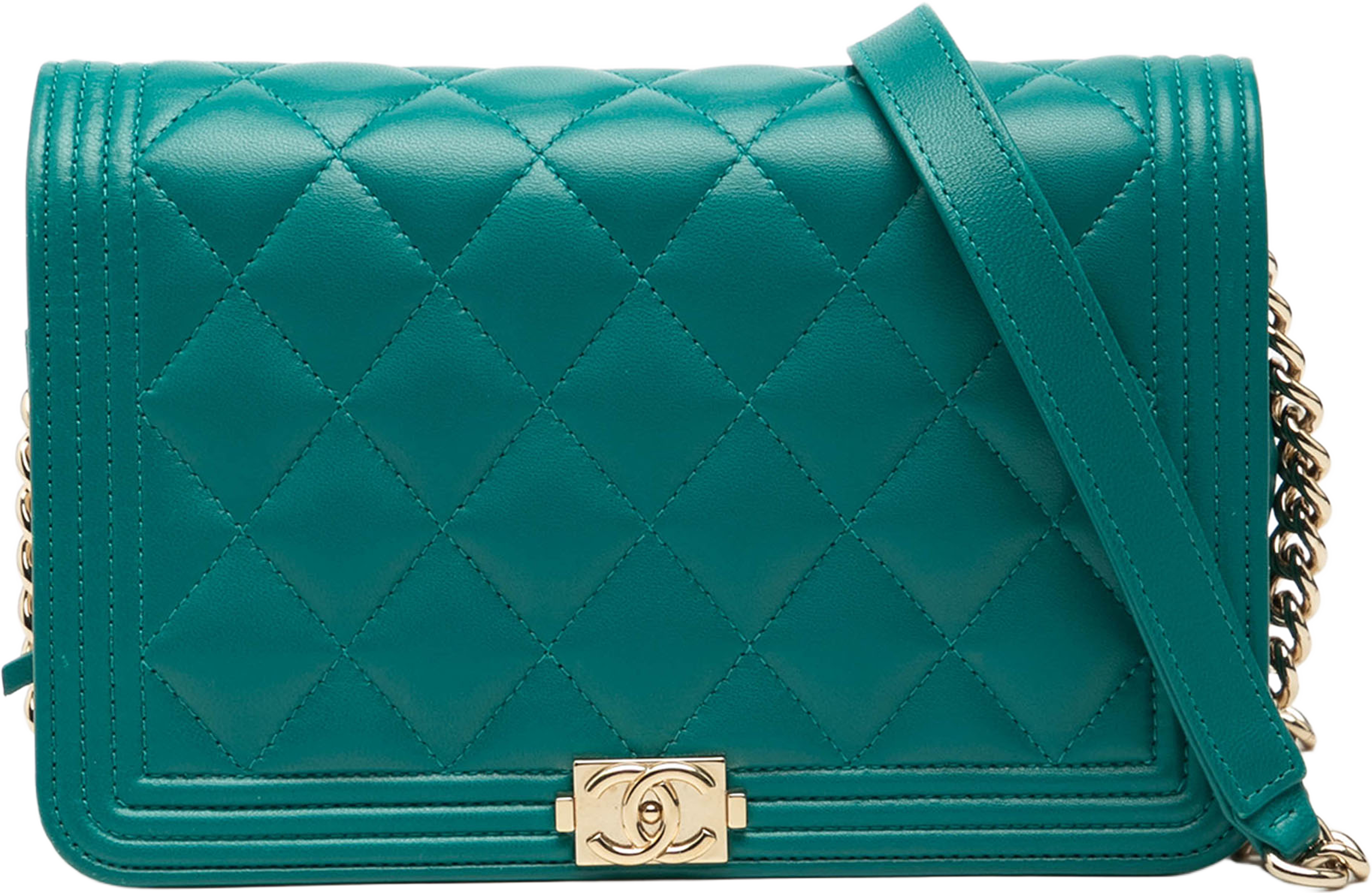 Chanel Quilted Lambskin Boy Wallet On Chain, från Luxclusif, i färgen peacock. Klicka för att öppna bilden i stort format