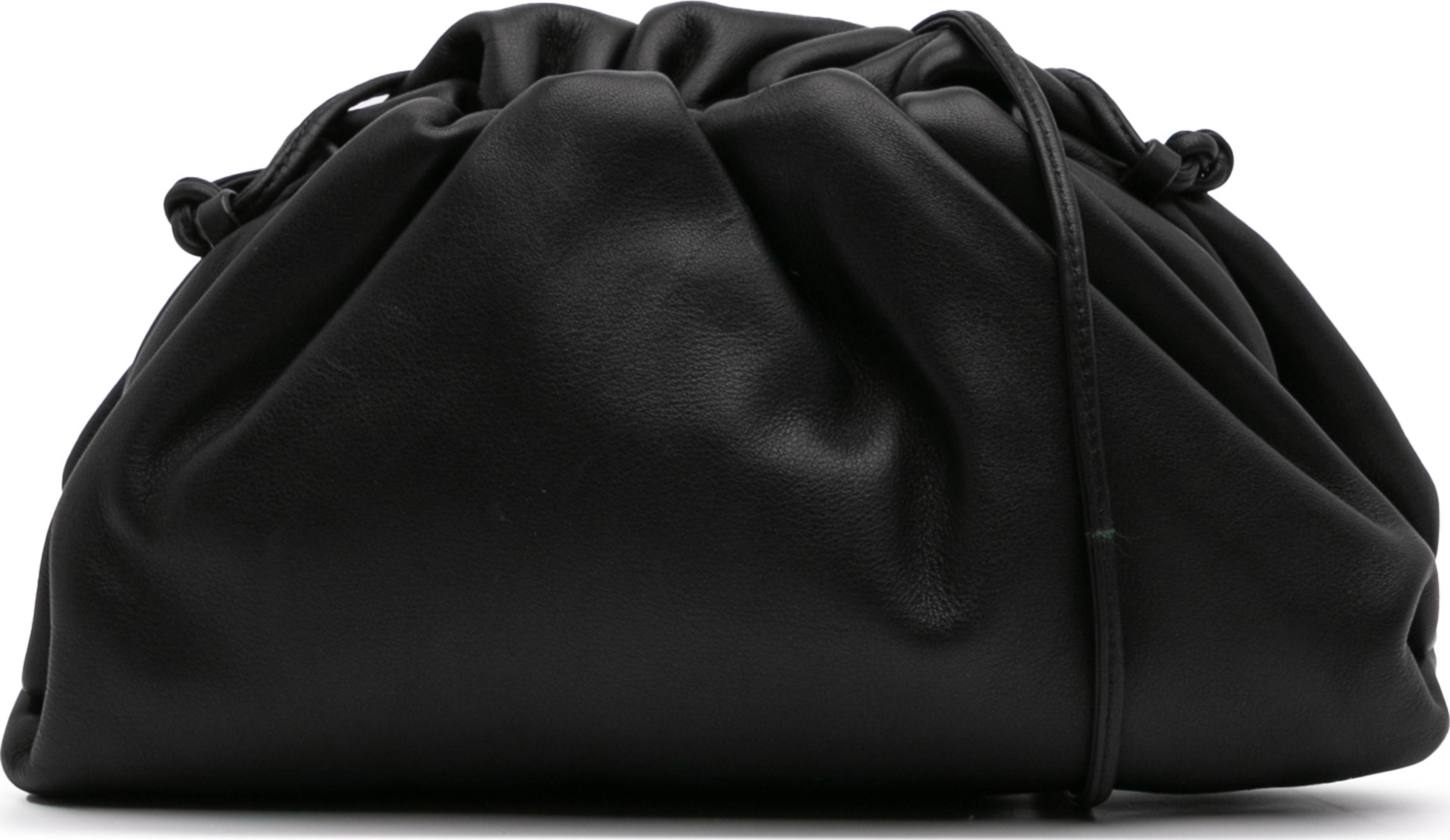 Bottega Veneta Lambskin The Mini Pouch, från Luxclusif, i färgen black. Klicka för att öppna bilden i stort format