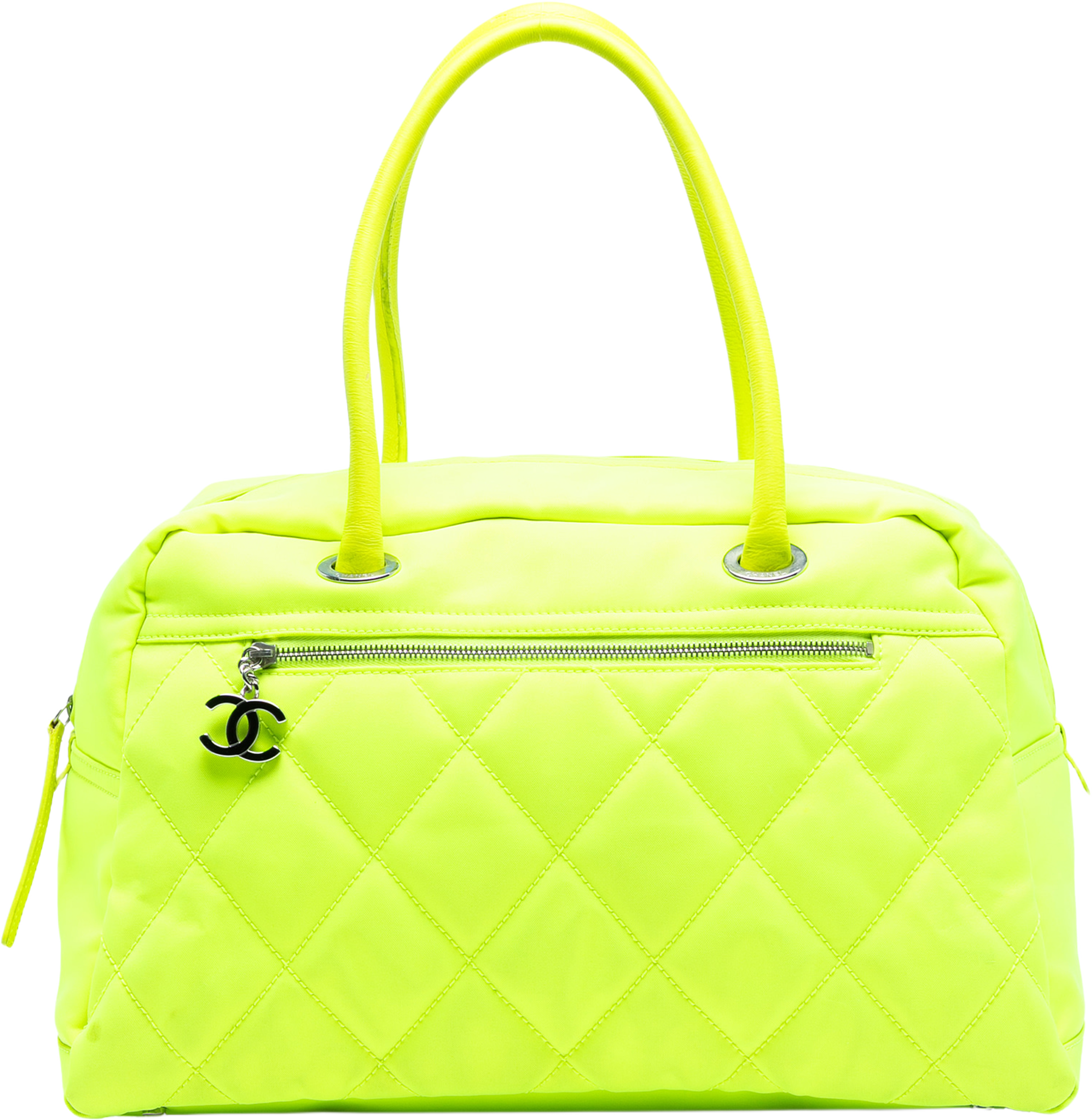Chanel Paris Biarritz Quilted Canvas Fluo Duffle Bag, från Luxclusif, i färgen neon yellow. Klicka för att öppna bilden i stort format