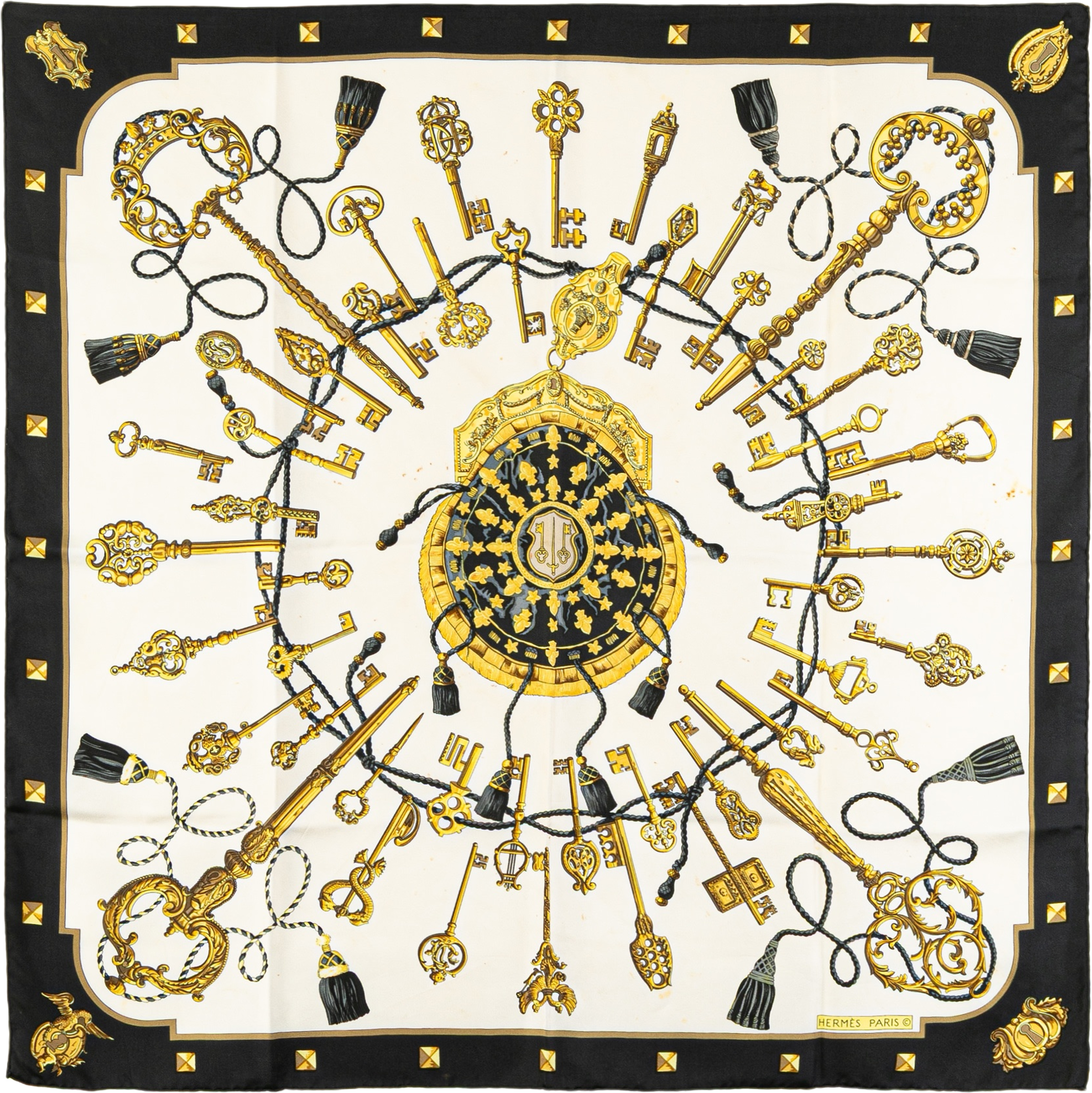 Hermès Les Cles Silk Scarf, från Luxclusif, i färgen white. Klicka för att öppna bilden i stort format