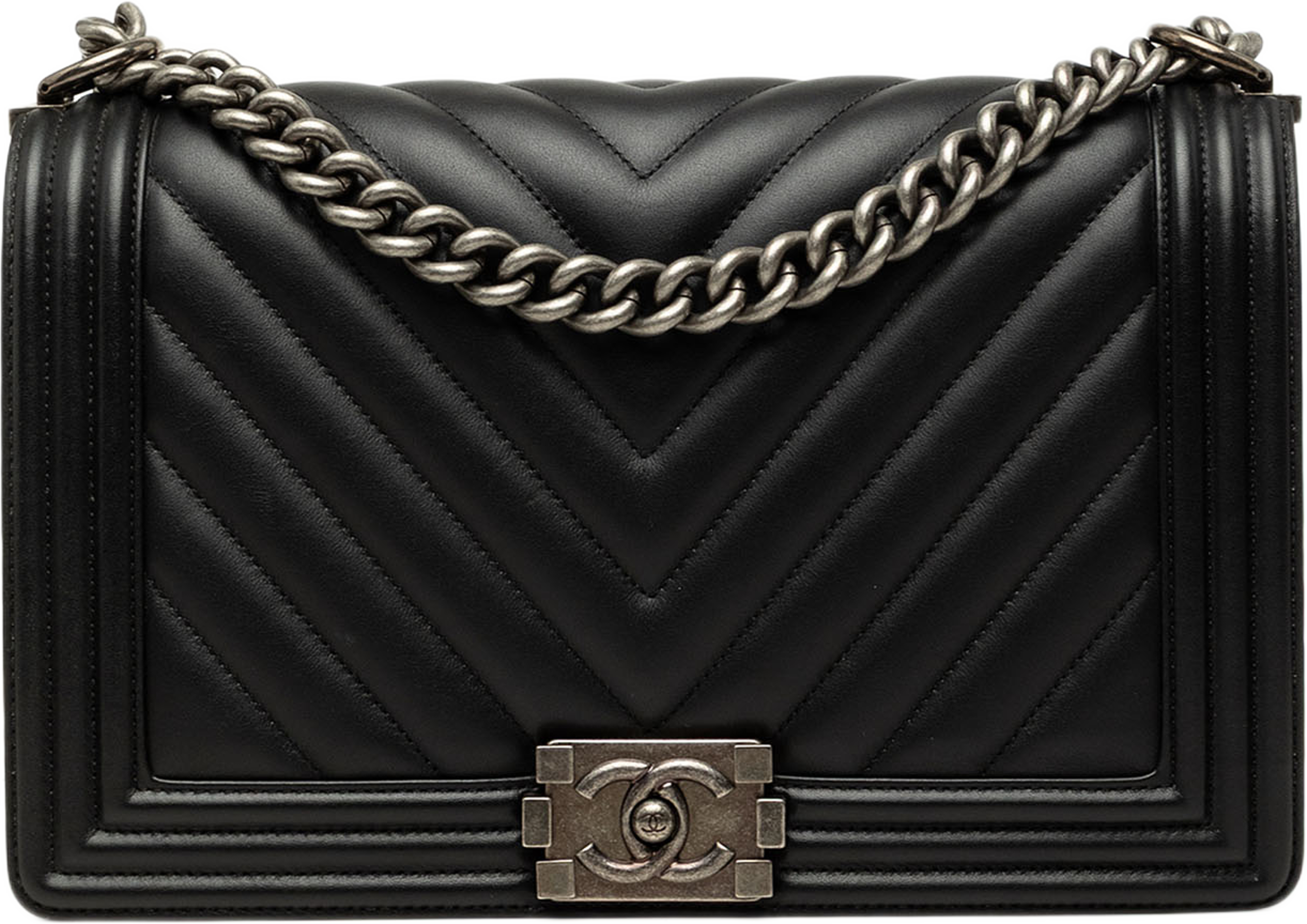 Chanel Medium Chevron Lambskin Boy Flap, från Luxclusif, i färgen svart. Klicka för att öppna bilden i stort format