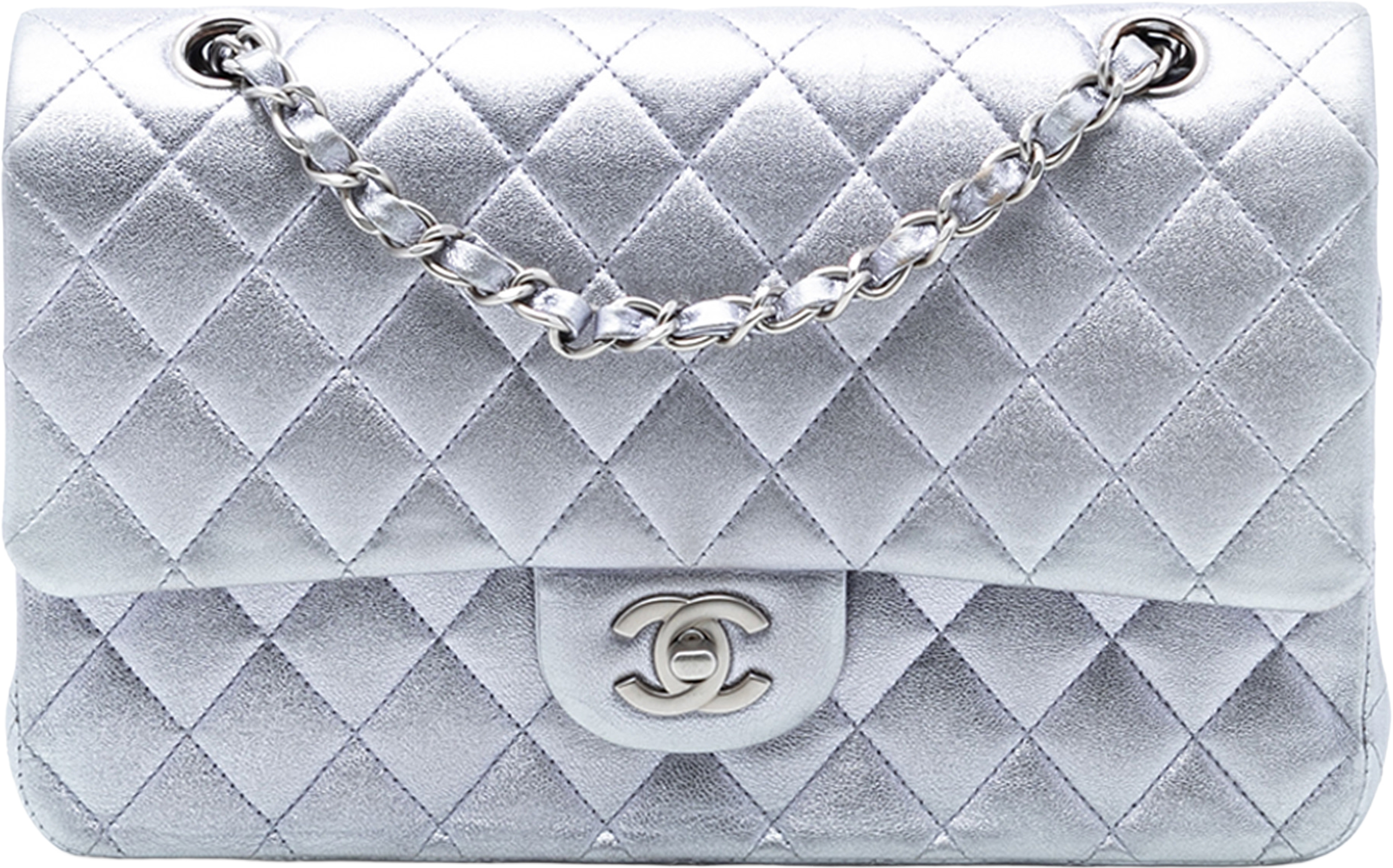 Chanel Medium Classic Metallic Lambskin Double Flap, från Luxclusif, i färgen silver. Klicka för att öppna bilden i stort format