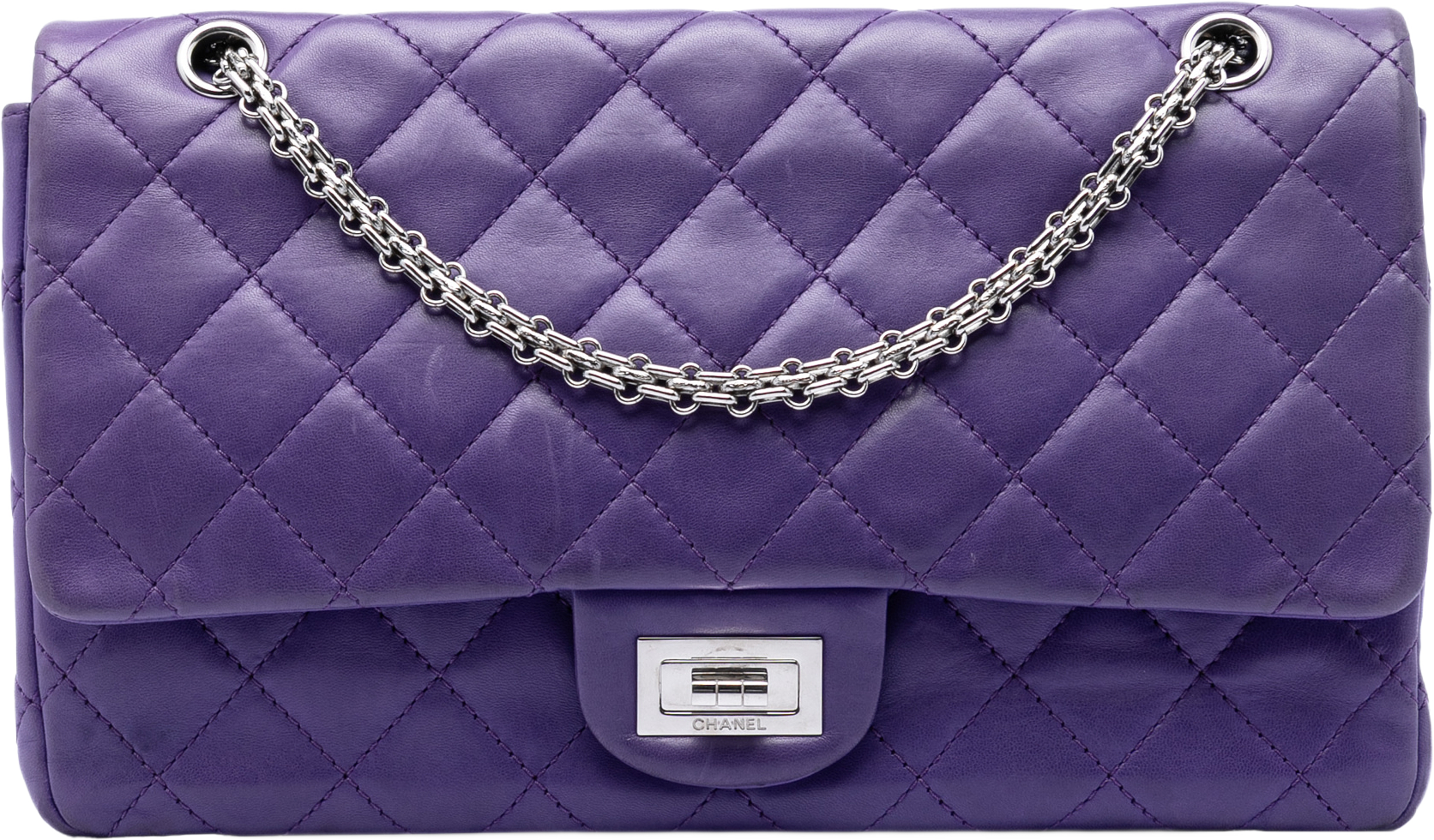 Chanel Quilted Lambskin Reissue 2.55 Double Flap 227, från Luxclusif, i färgen dark purple. Klicka för att öppna bilden i stort format