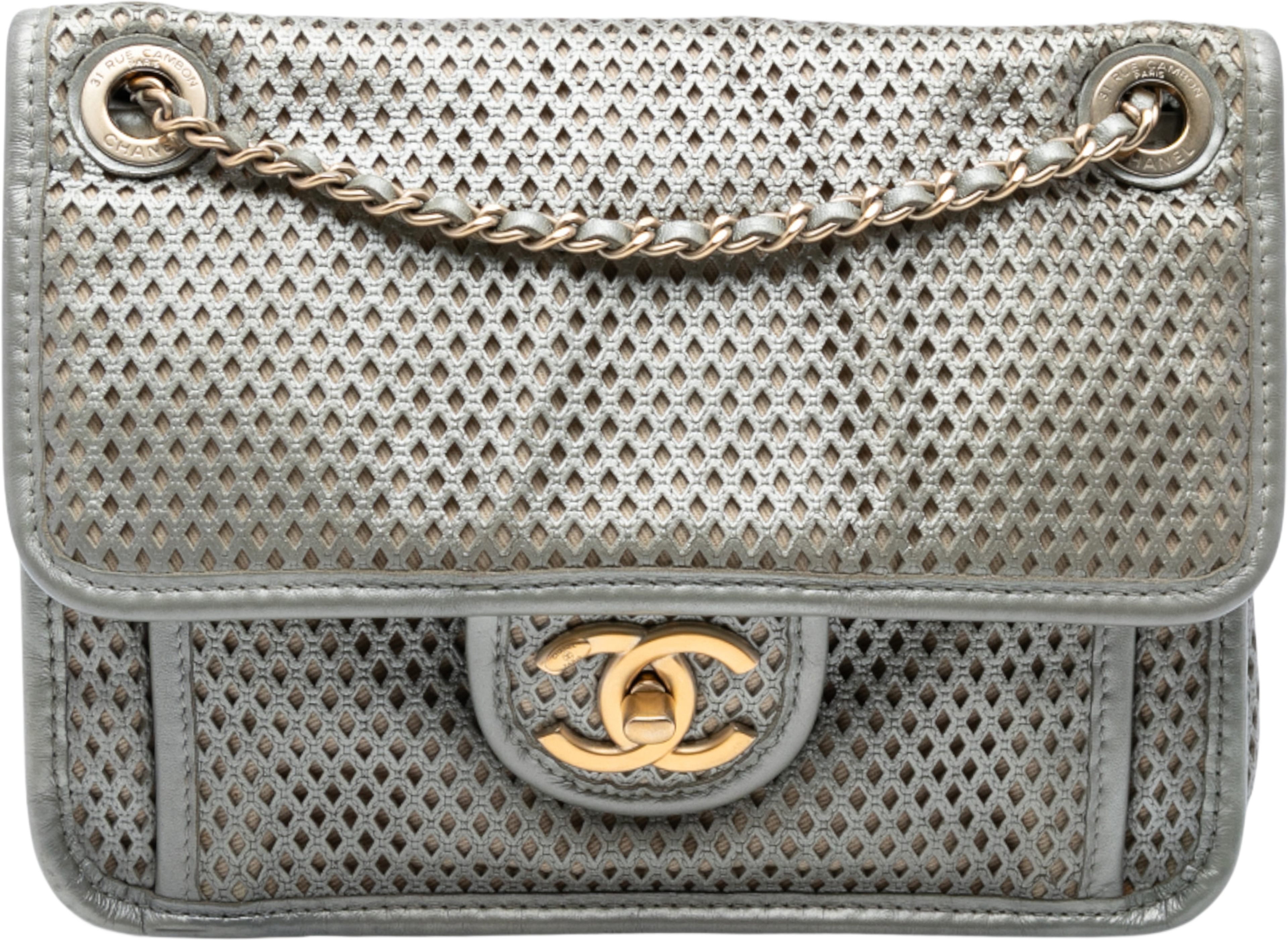 Chanel Small Perforated Calfskin Up In The Air Flap, från Luxclusif, i färgen silver. Klicka för att öppna bilden i stort format