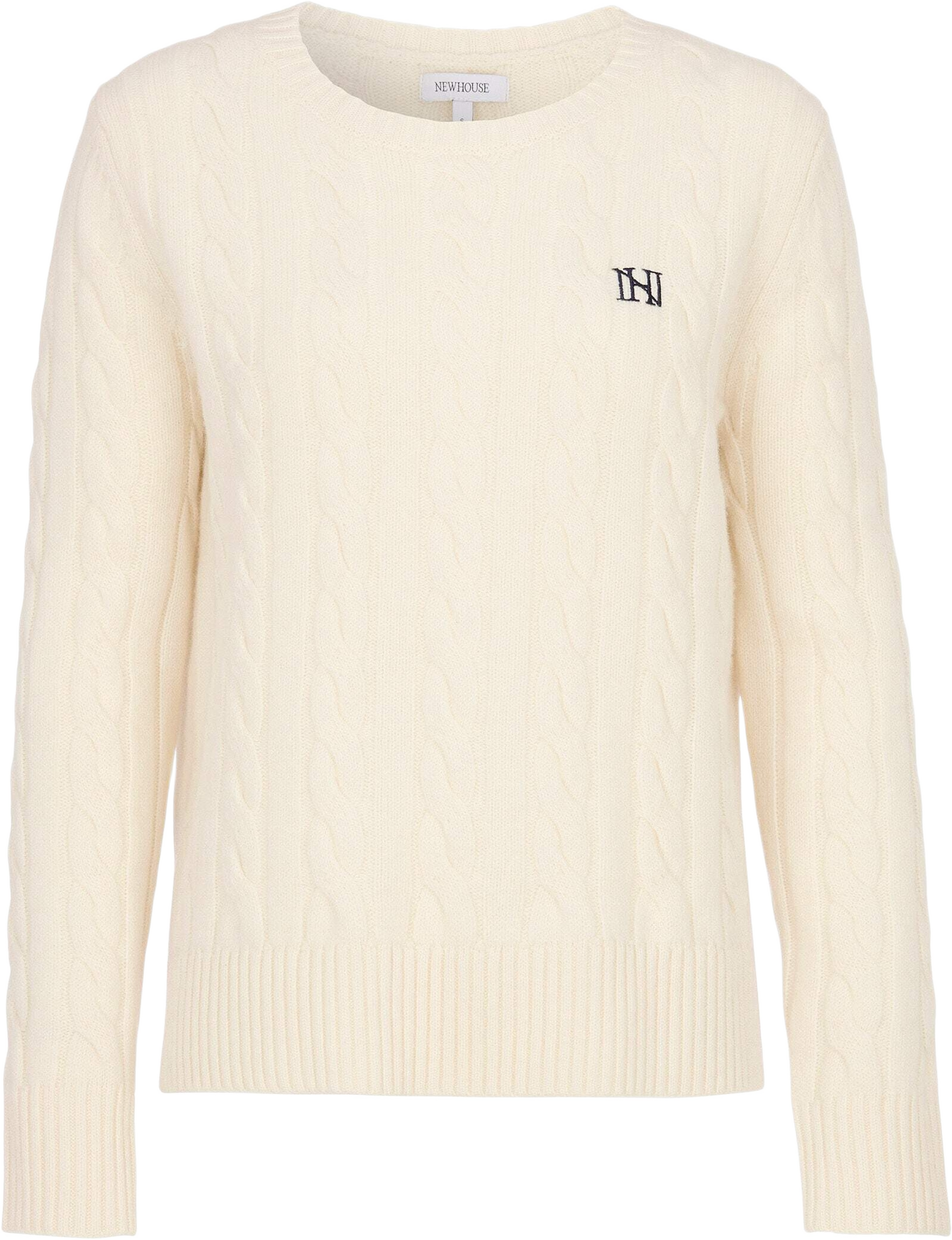 Kate Cable Sweater, från Newhouse, i färgen benvit. Klicka för att öppna bilden i stort format