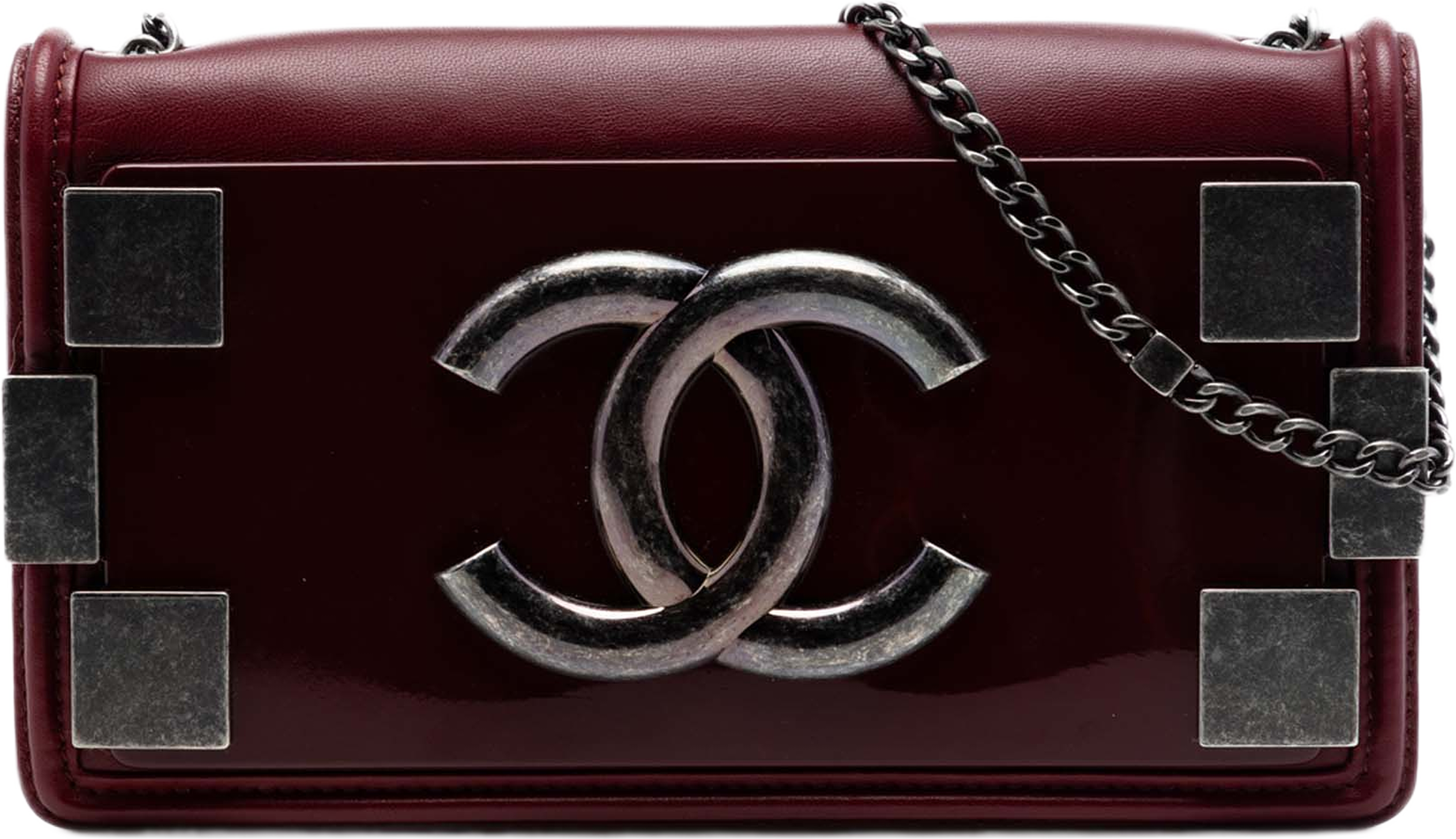 Chanel Lambskin And Acrylic Boy Brick Horizontal Flap, från Luxclusif, i färgen dark red. Klicka för att öppna bilden i stort format