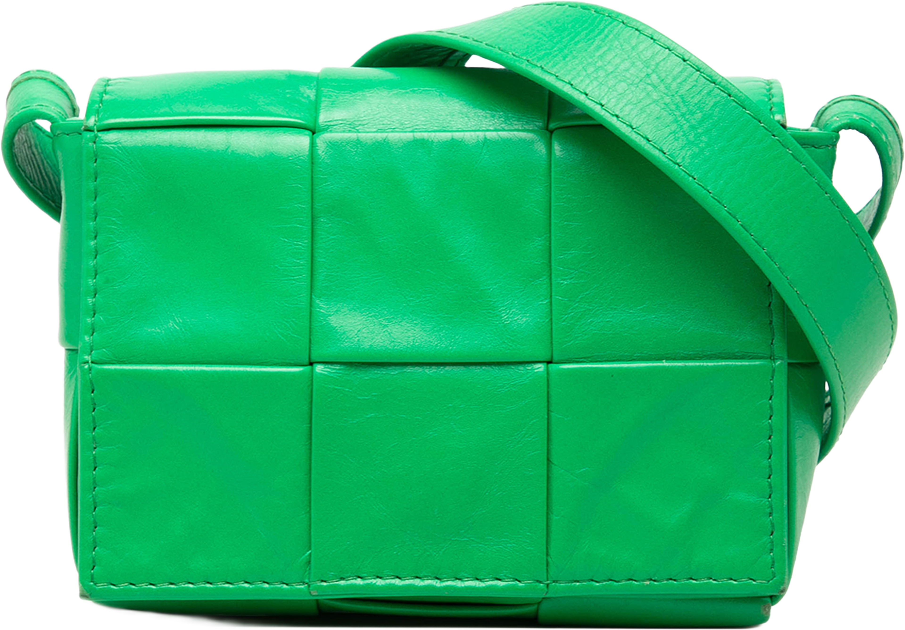 Bottega Veneta Candy Nappa Intrecciato Cassette Crossbody, från Luxclusif, i färgen grön. Klicka för att öppna bilden i stort format