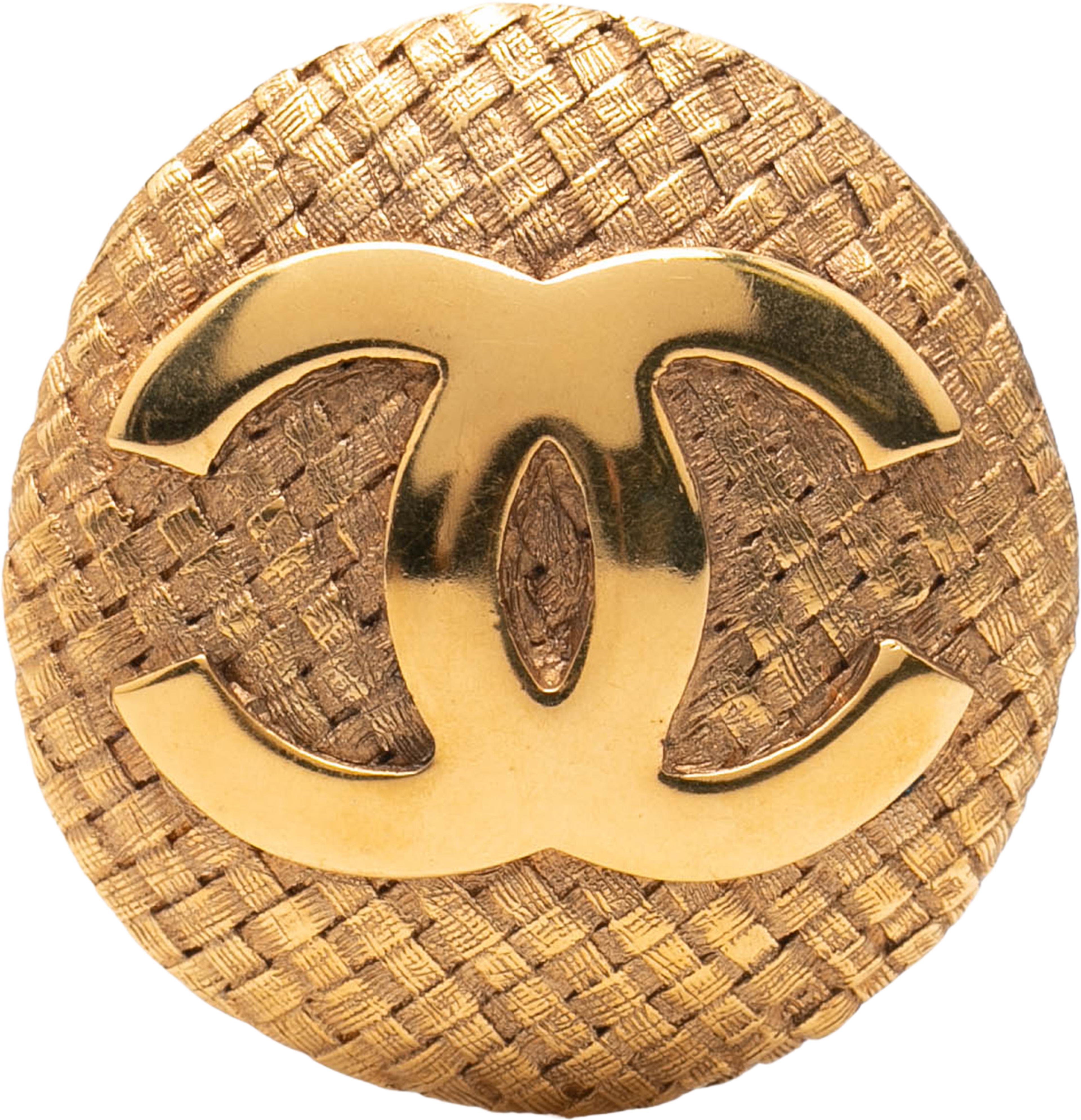 Chanel Cc Gold Plated Woven Round Brooch, från Luxclusif, i färgen gold. Klicka för att öppna bilden i stort format