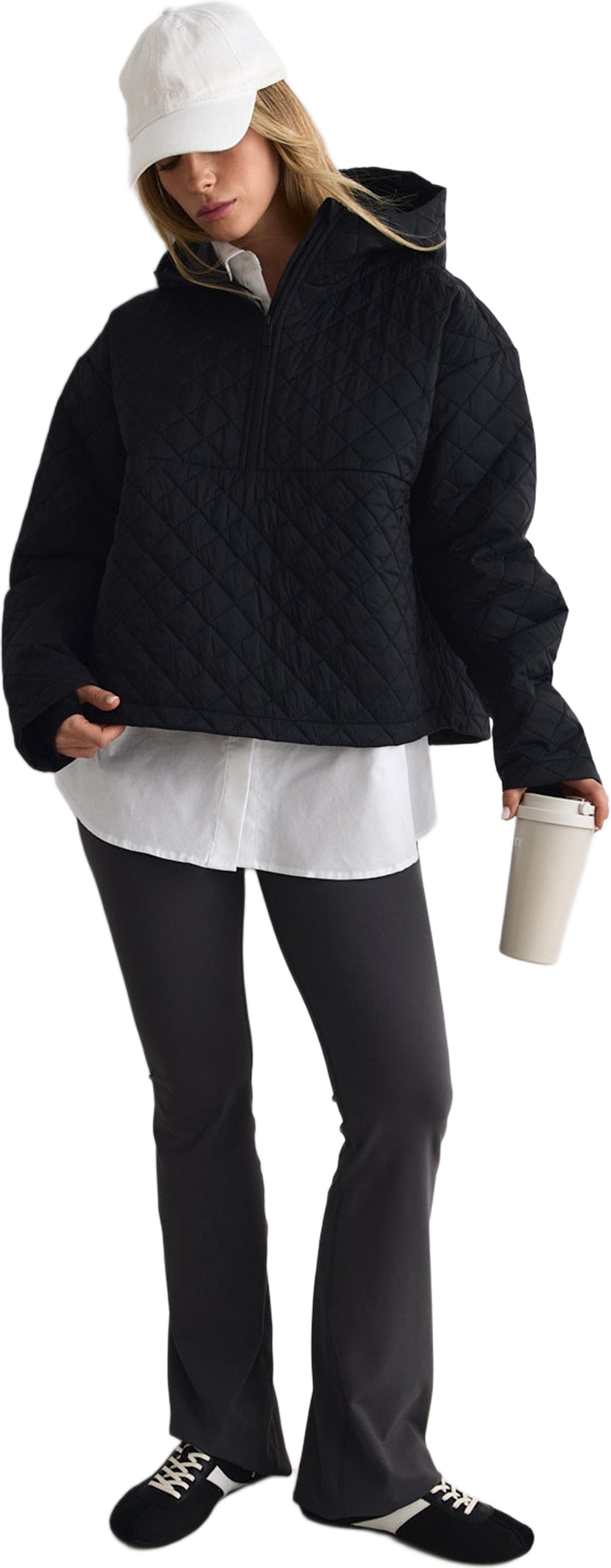 Cropped Quilted Anorak, från aim'n, i färgen black. Klicka för att öppna bilden i stort format