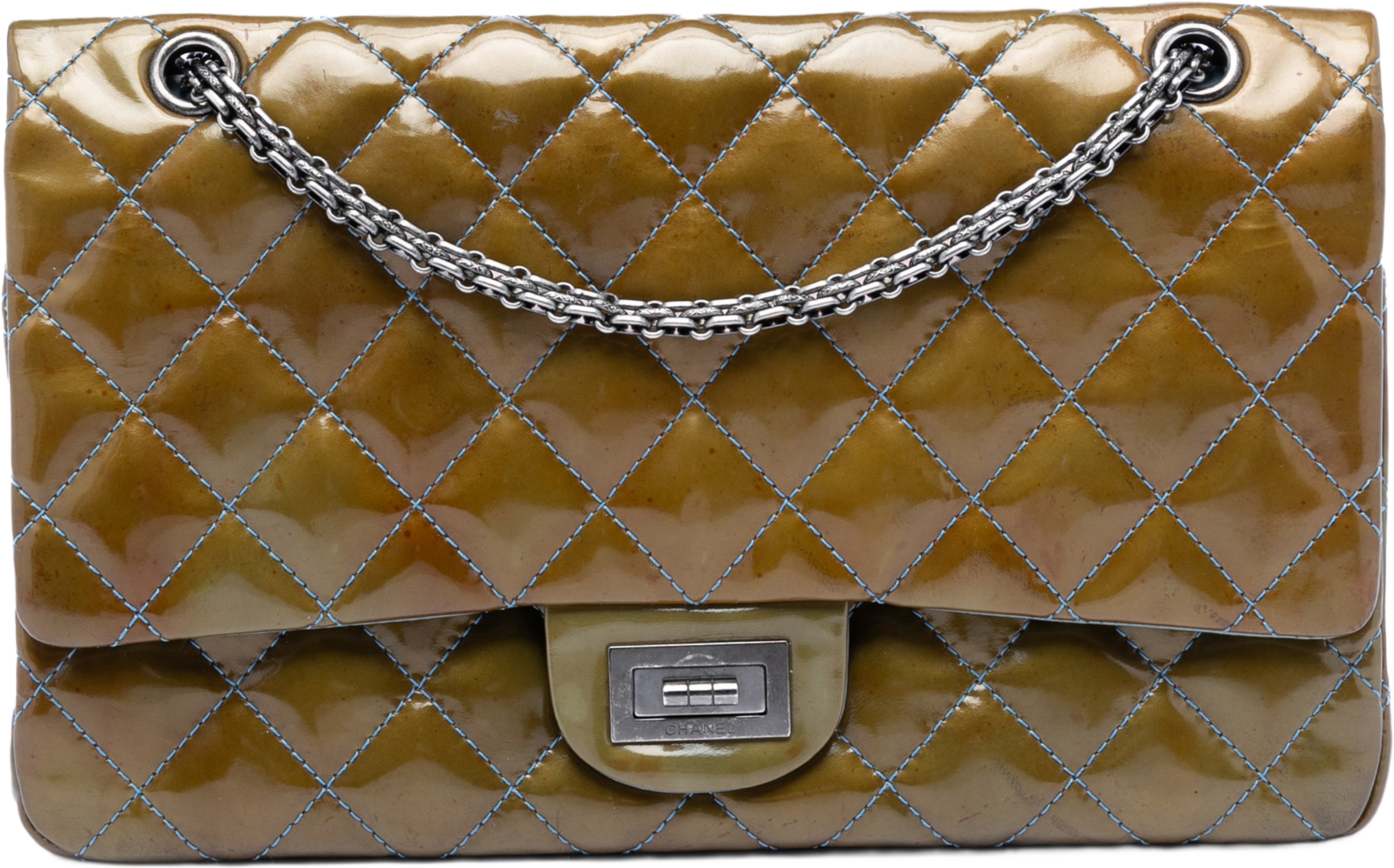 Chanel Quilted Patent Reissue 2.55 Double Flap 227, från Luxclusif, i färgen brun. Klicka för att öppna bilden i stort format