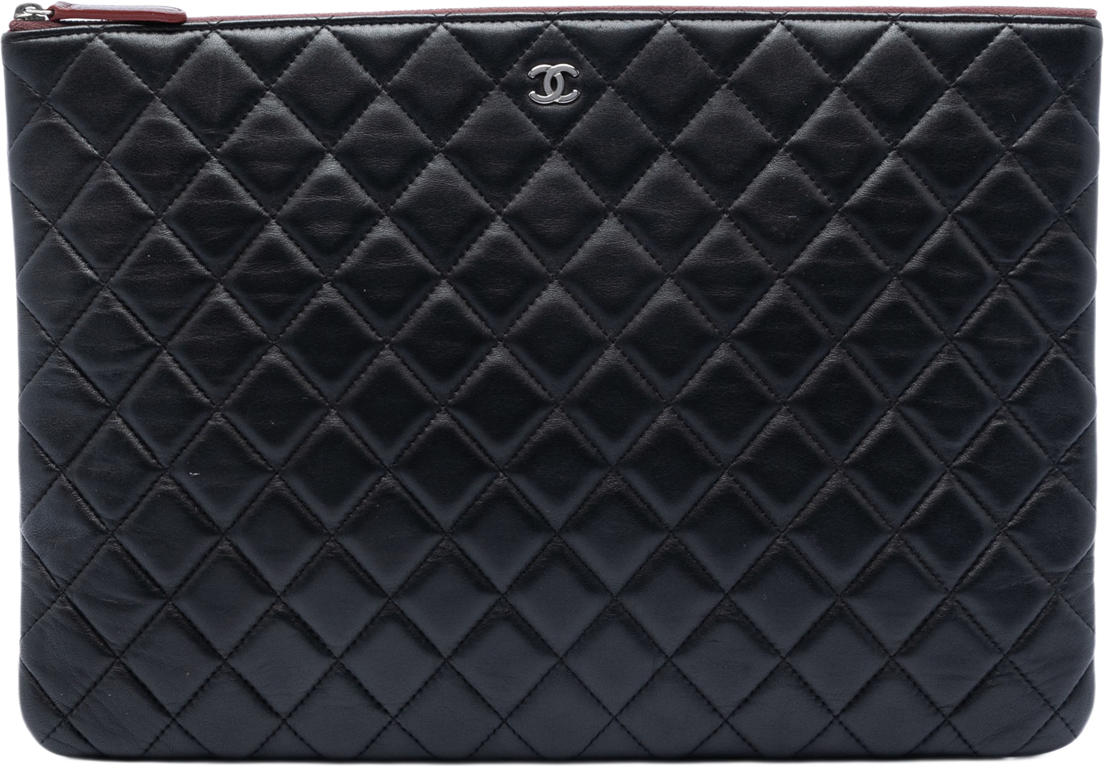 Chanel Large Quilted Lambskin O Case Clutch, från Luxclusif, i färgen black. Klicka för att öppna bilden i stort format