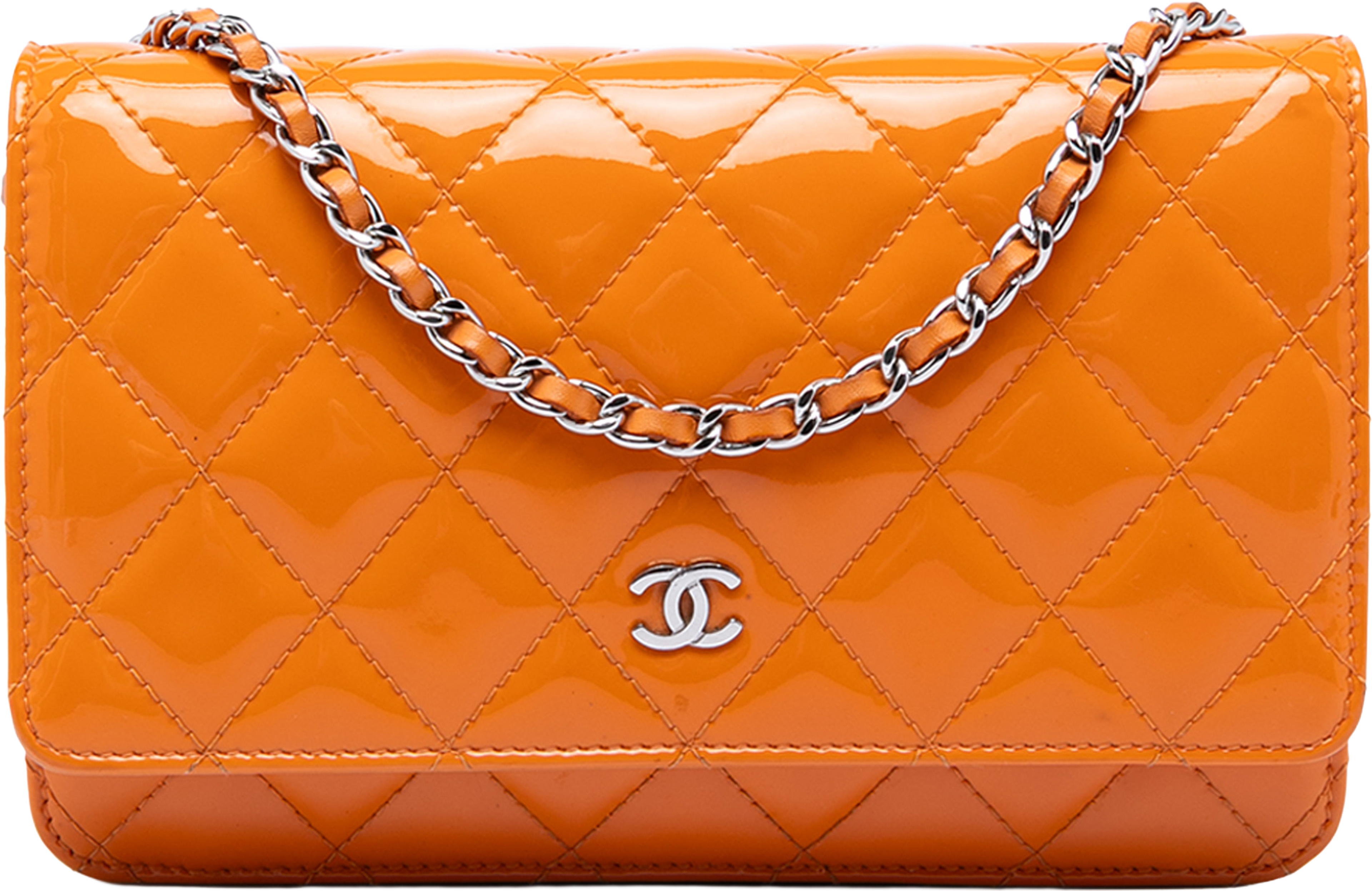 Chanel Cc Quilted Patent Wallet On Chain, från Luxclusif, i färgen orange. Klicka för att öppna bilden i stort format