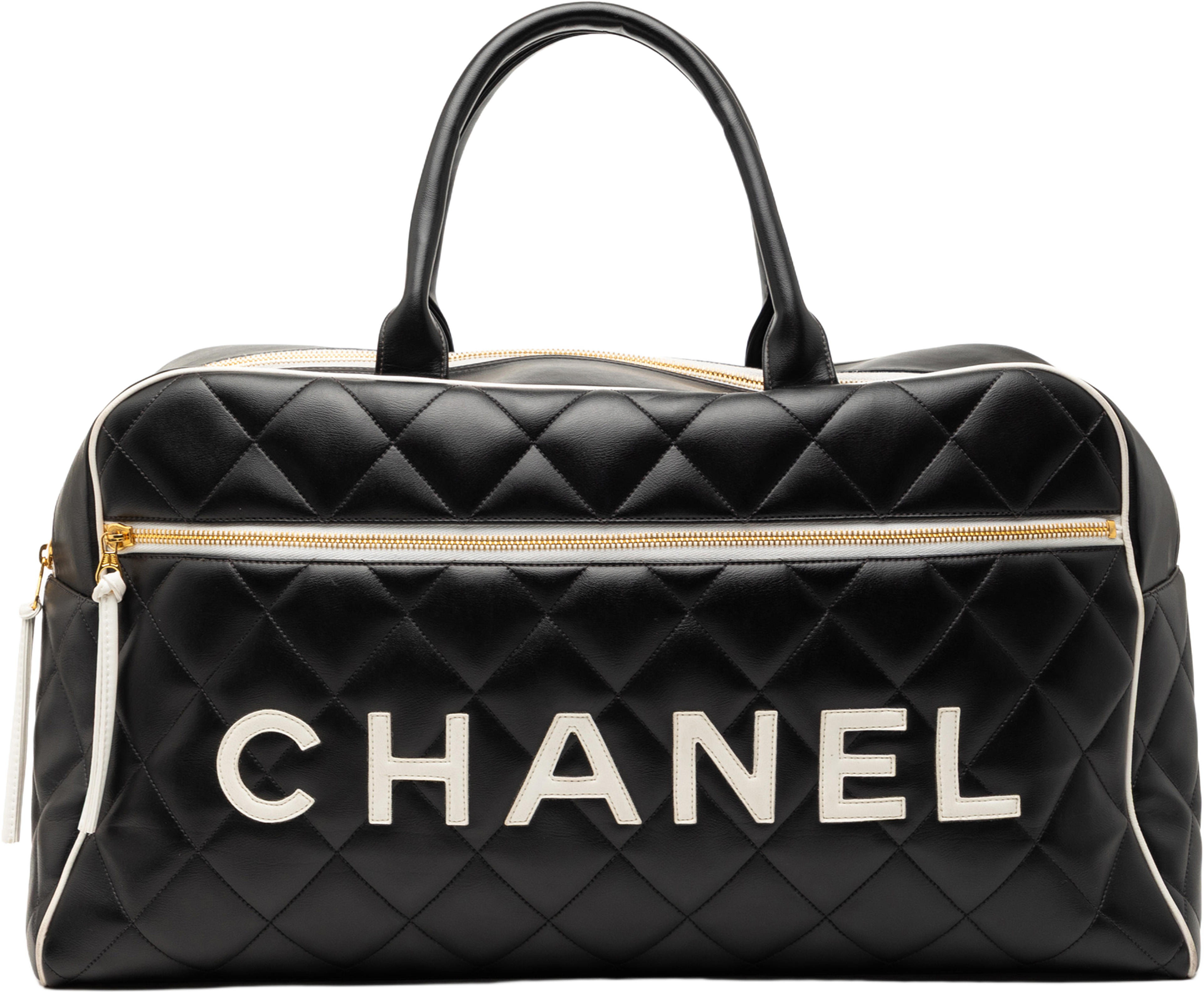 Chanel Quilted Calfskin Logo Bowler Weekend Bag, från Luxclusif, i färgen black. Klicka för att öppna bilden i stort format