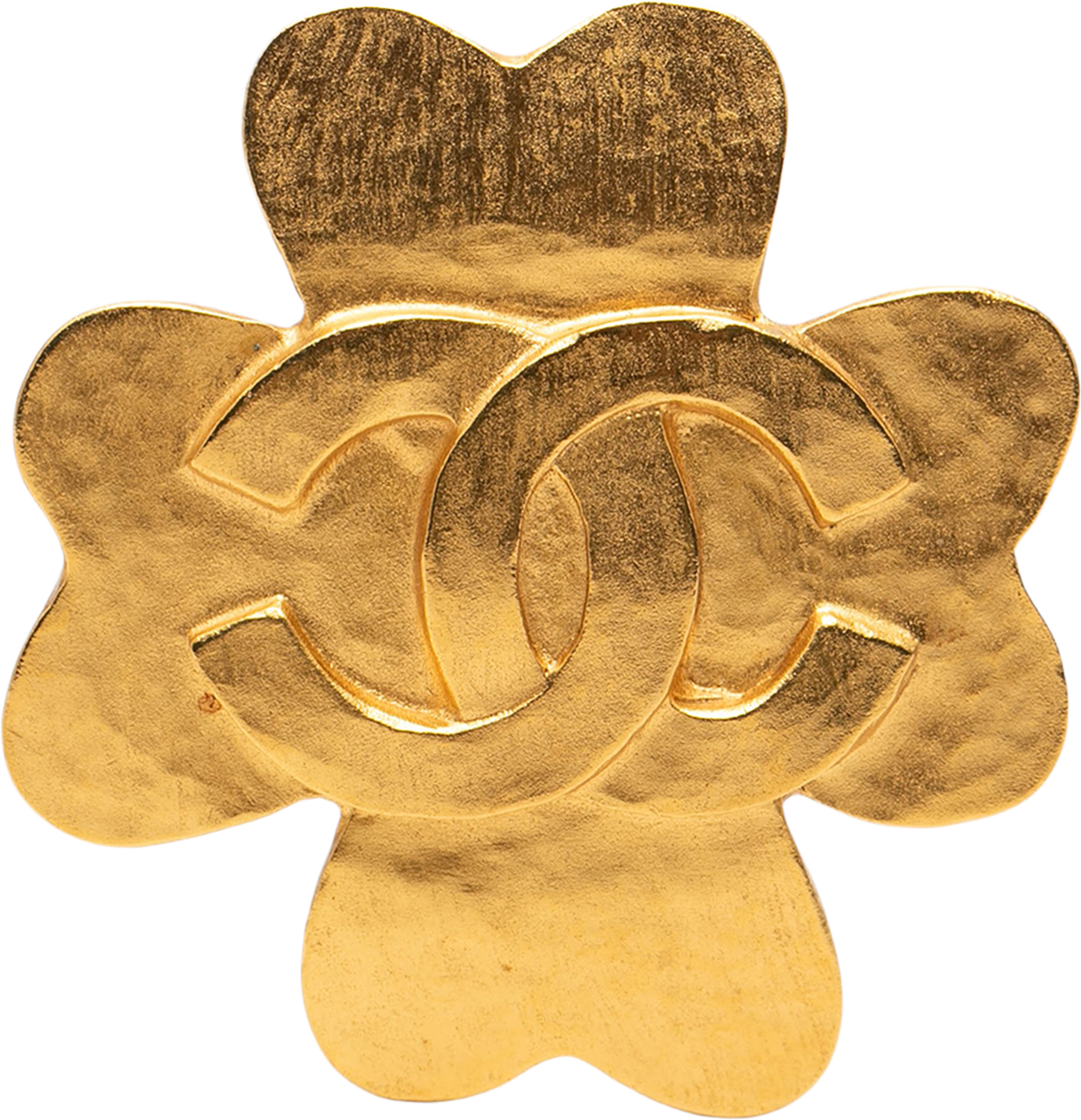 Chanel Cc Gold Plated Clover Brooch, från Luxclusif, i färgen gold. Klicka för att öppna bilden i stort format