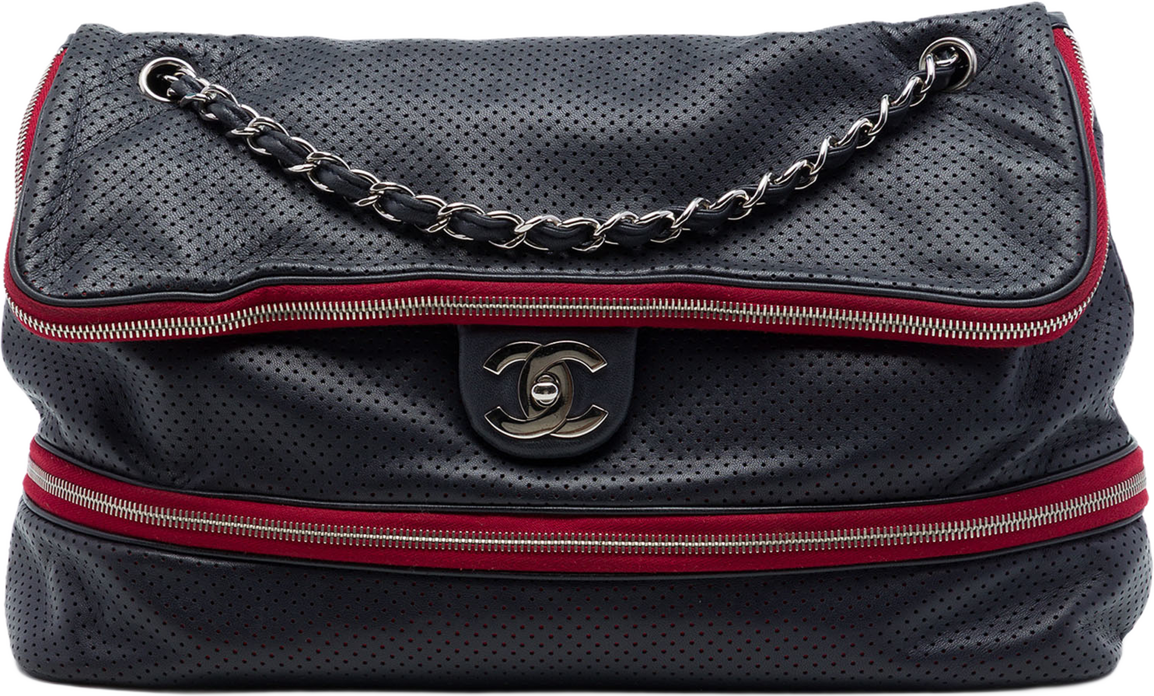Chanel Perforated Calfskin Expandable Shoulder Bag, från Luxclusif, i färgen blå. Klicka för att öppna bilden i stort format