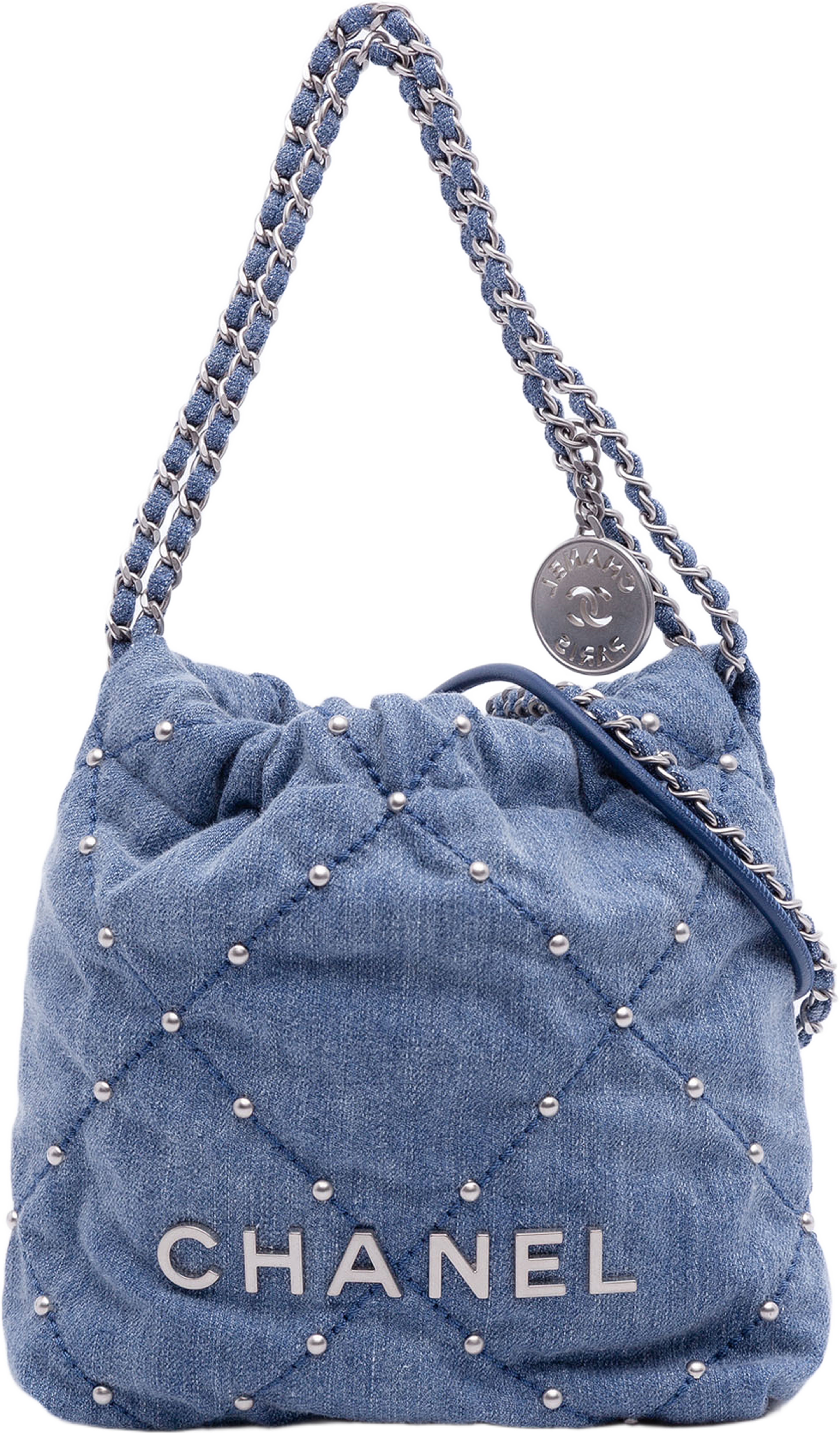 Chanel Mini Denim Studded 22 Handbag, från Luxclusif, i färgen denim. Klicka för att öppna bilden i stort format